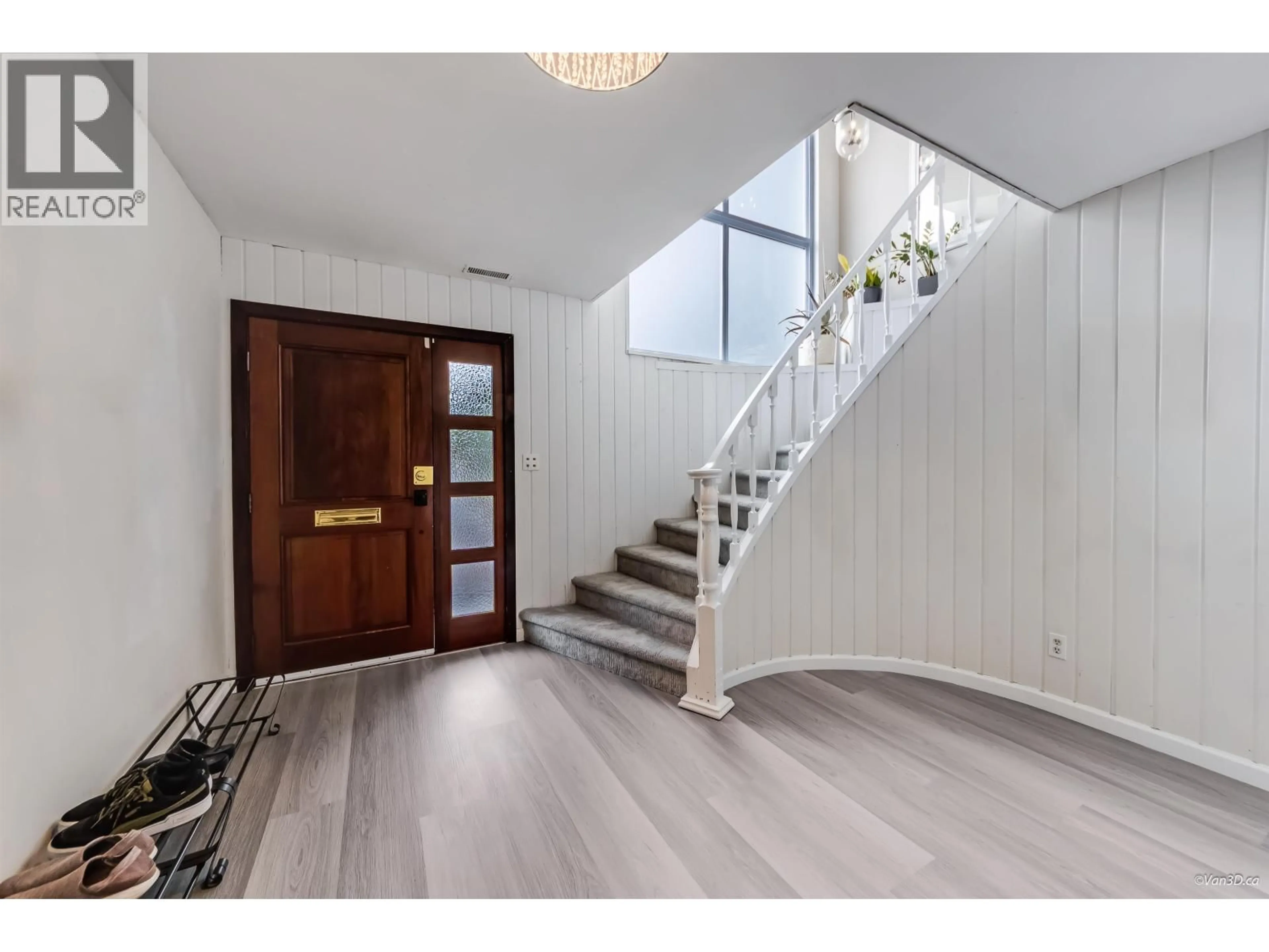 Indoor foyer for 4145 RIPPLE ROAD, West Vancouver British Columbia V7V3L1