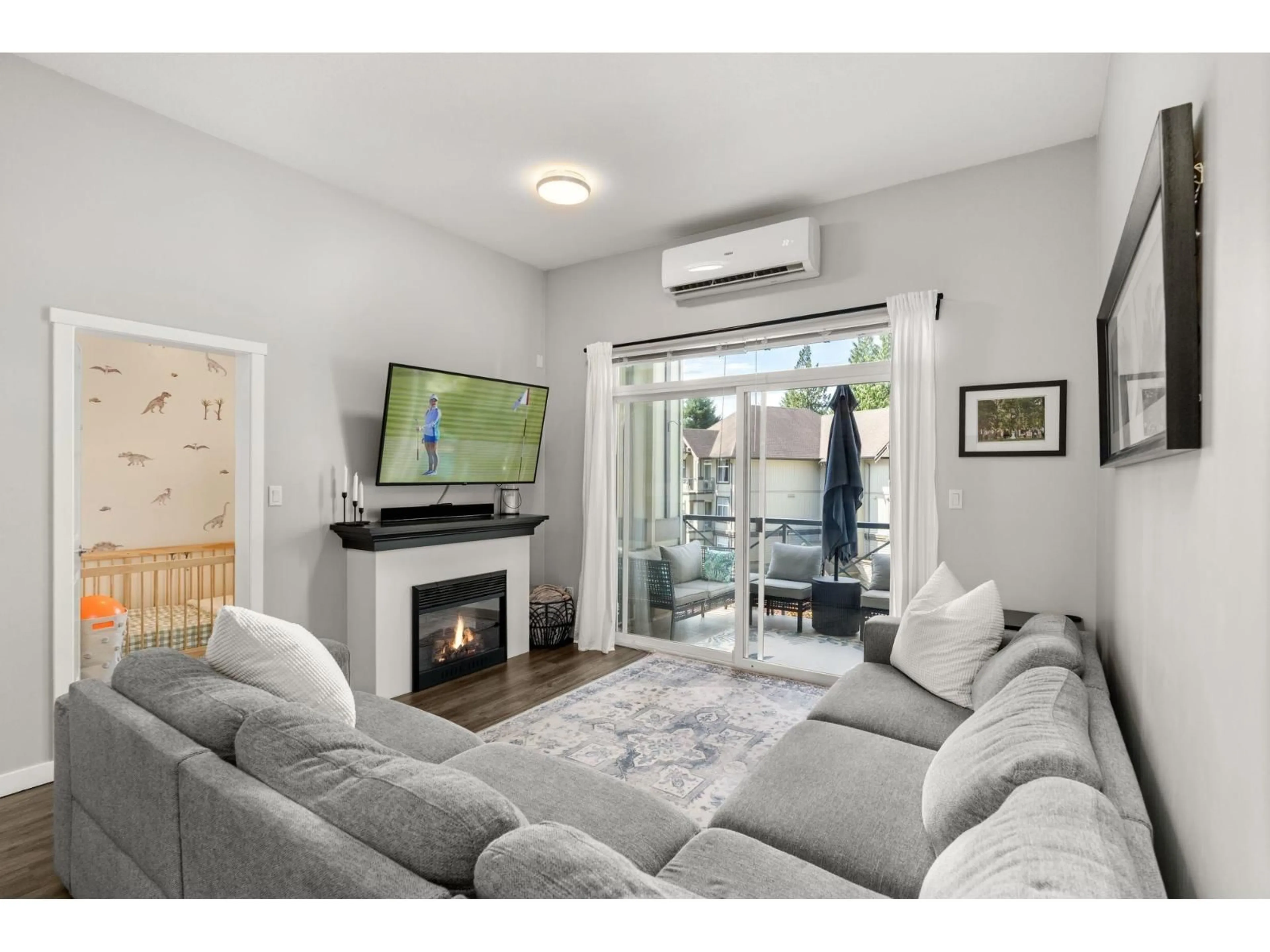 Living room with furniture, unknown for 401 - 33338 BOURQUIN, Abbotsford British Columbia V2S1Y1