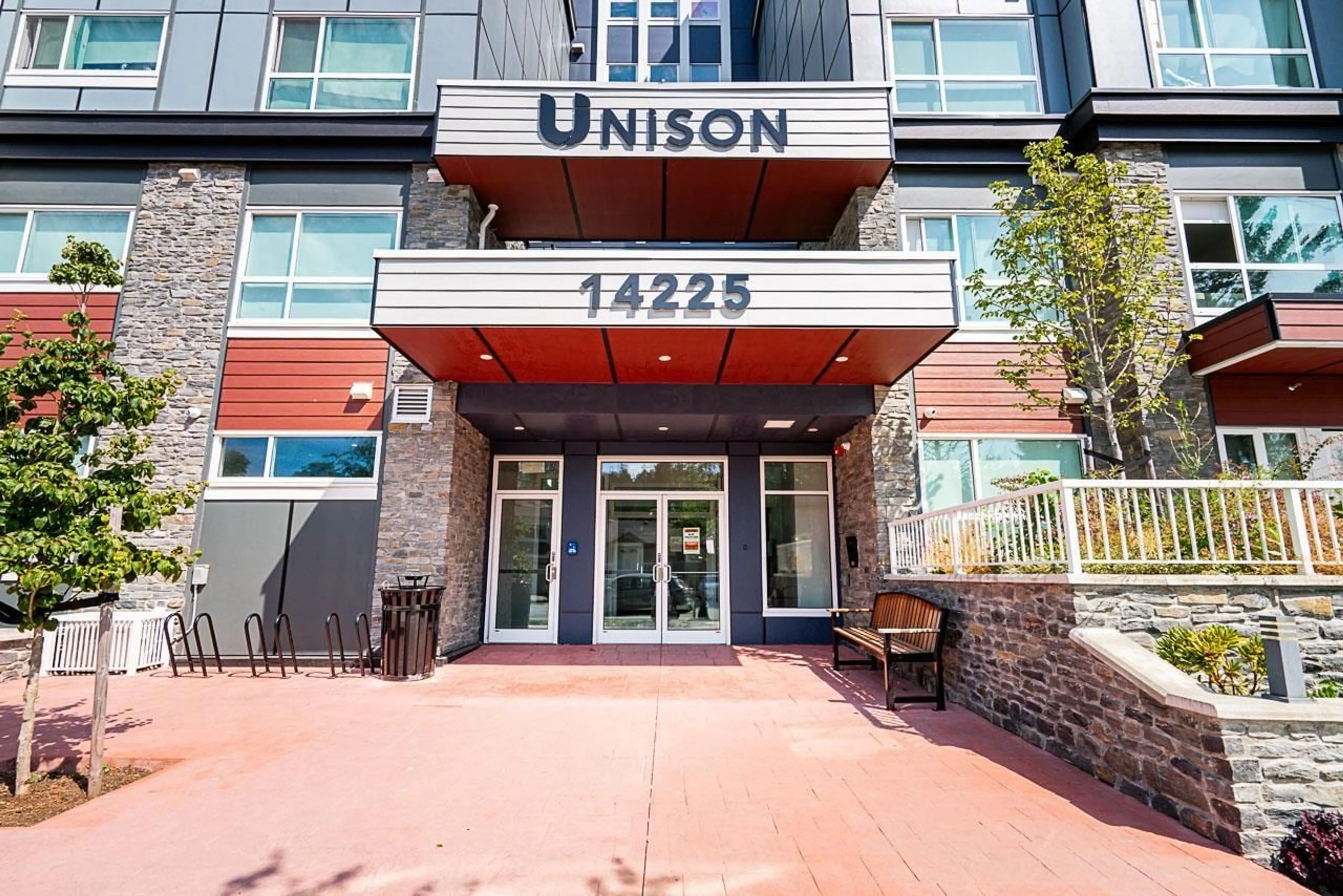 Indoor foyer for 601 - 14225 103A, Surrey British Columbia V3T0T4