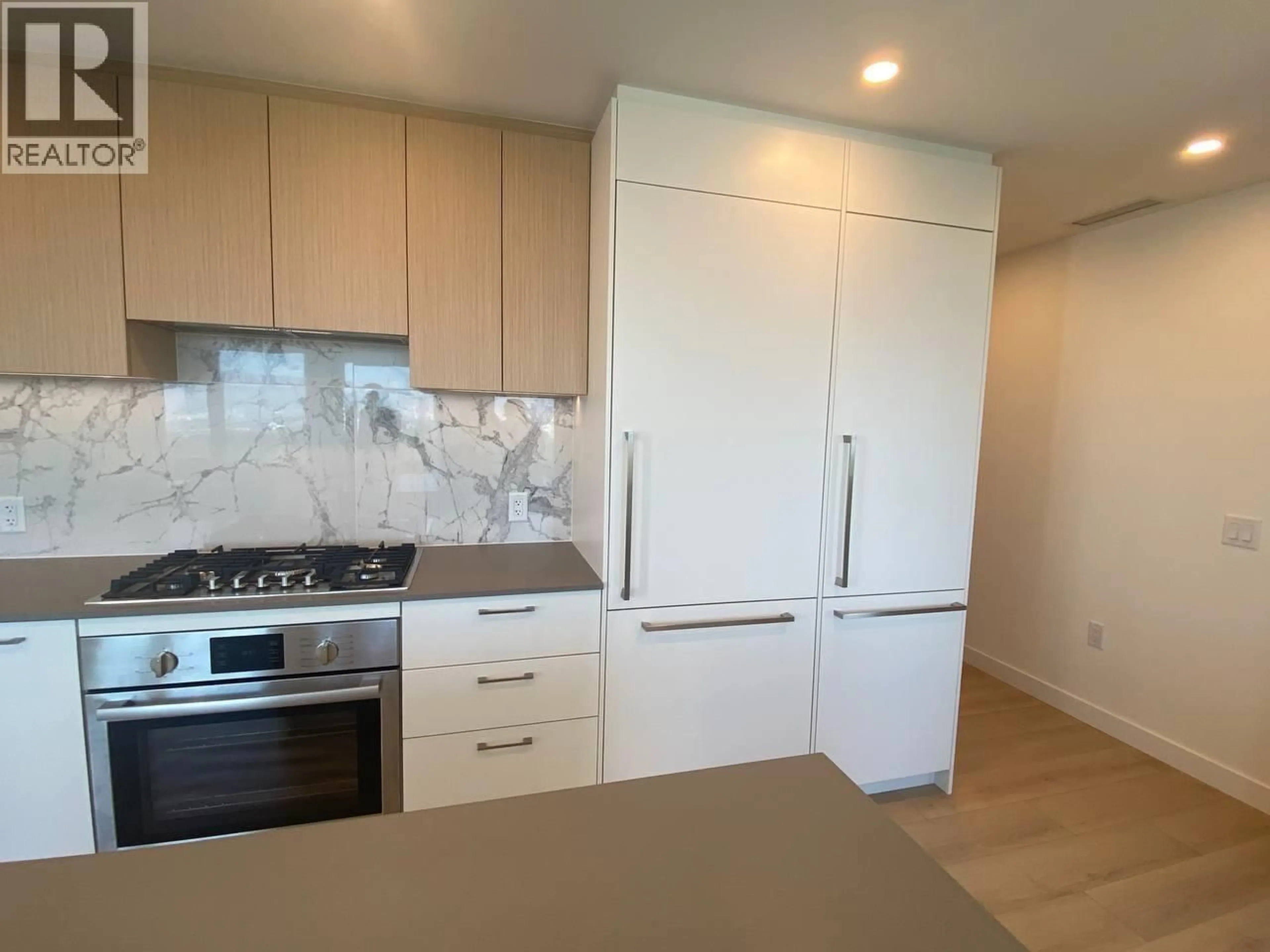 Standard kitchen, unknown for 2506 - 6468 WILLINGDON AVENUE, Burnaby British Columbia V5H0L3