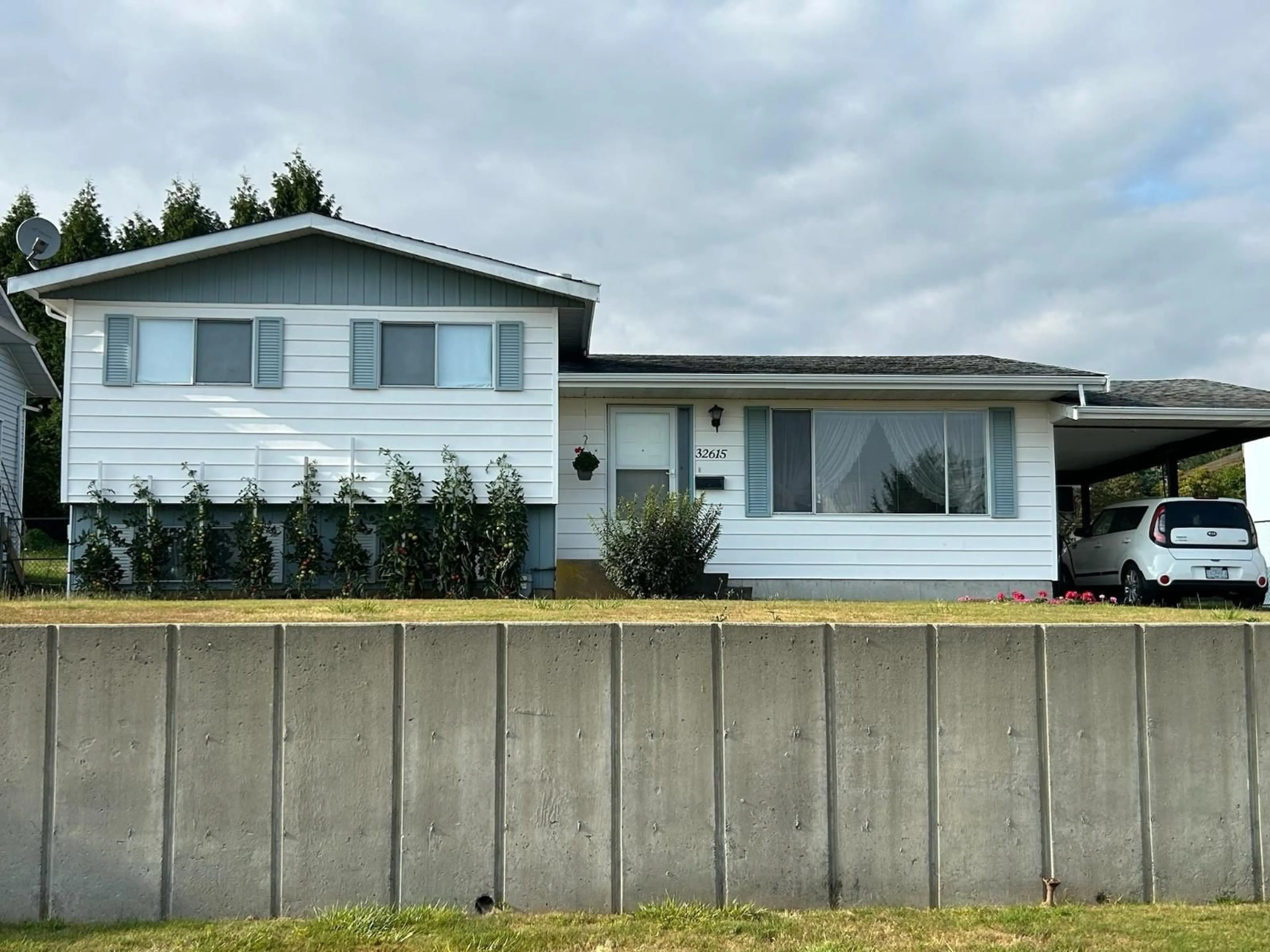 Home with vinyl exterior material, unknown for 32615 FLEMING, Mission British Columbia V2V2G8
