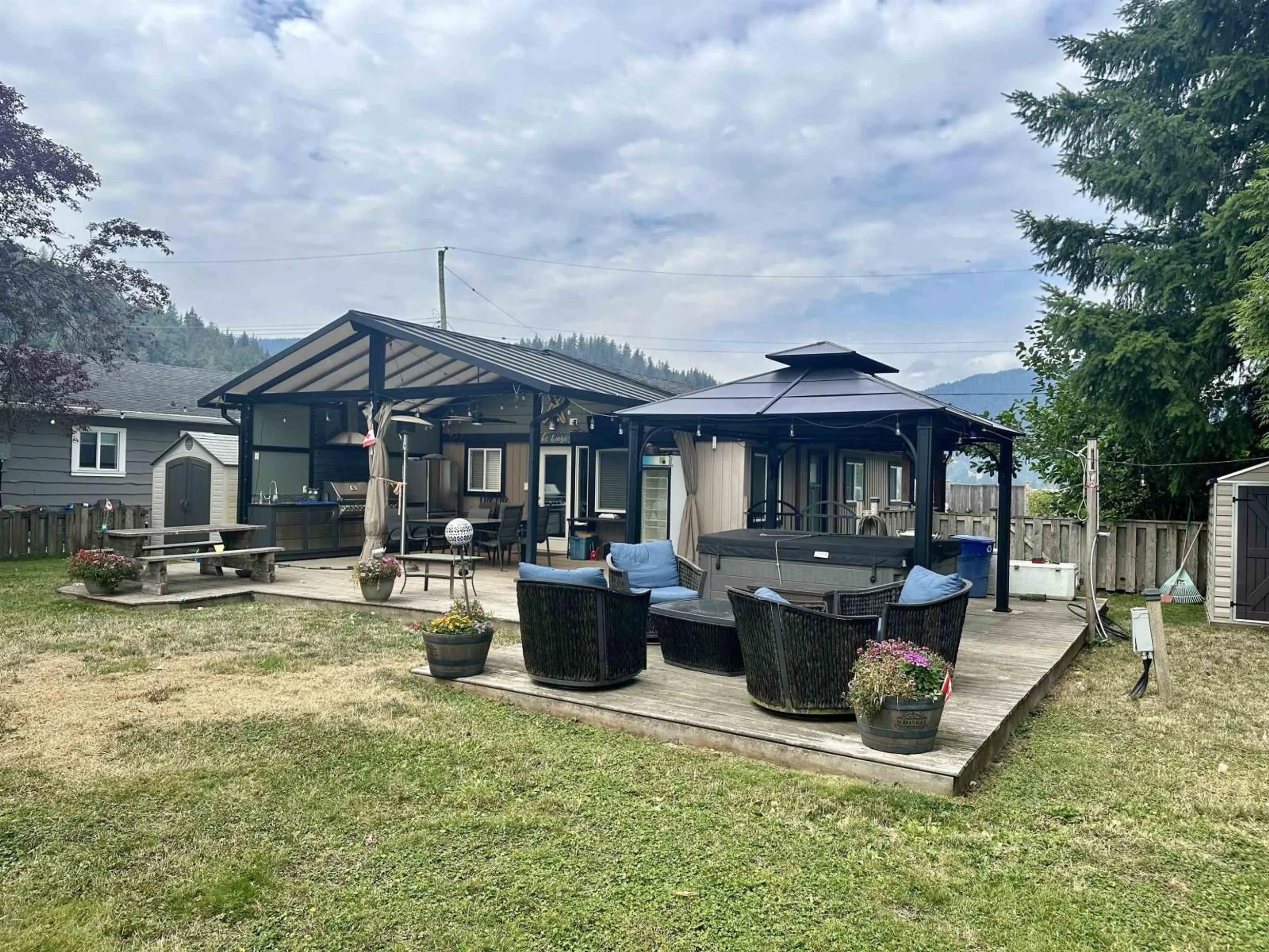 Patio, unknown for 35218 SWARD, Mission British Columbia V2V4J1
