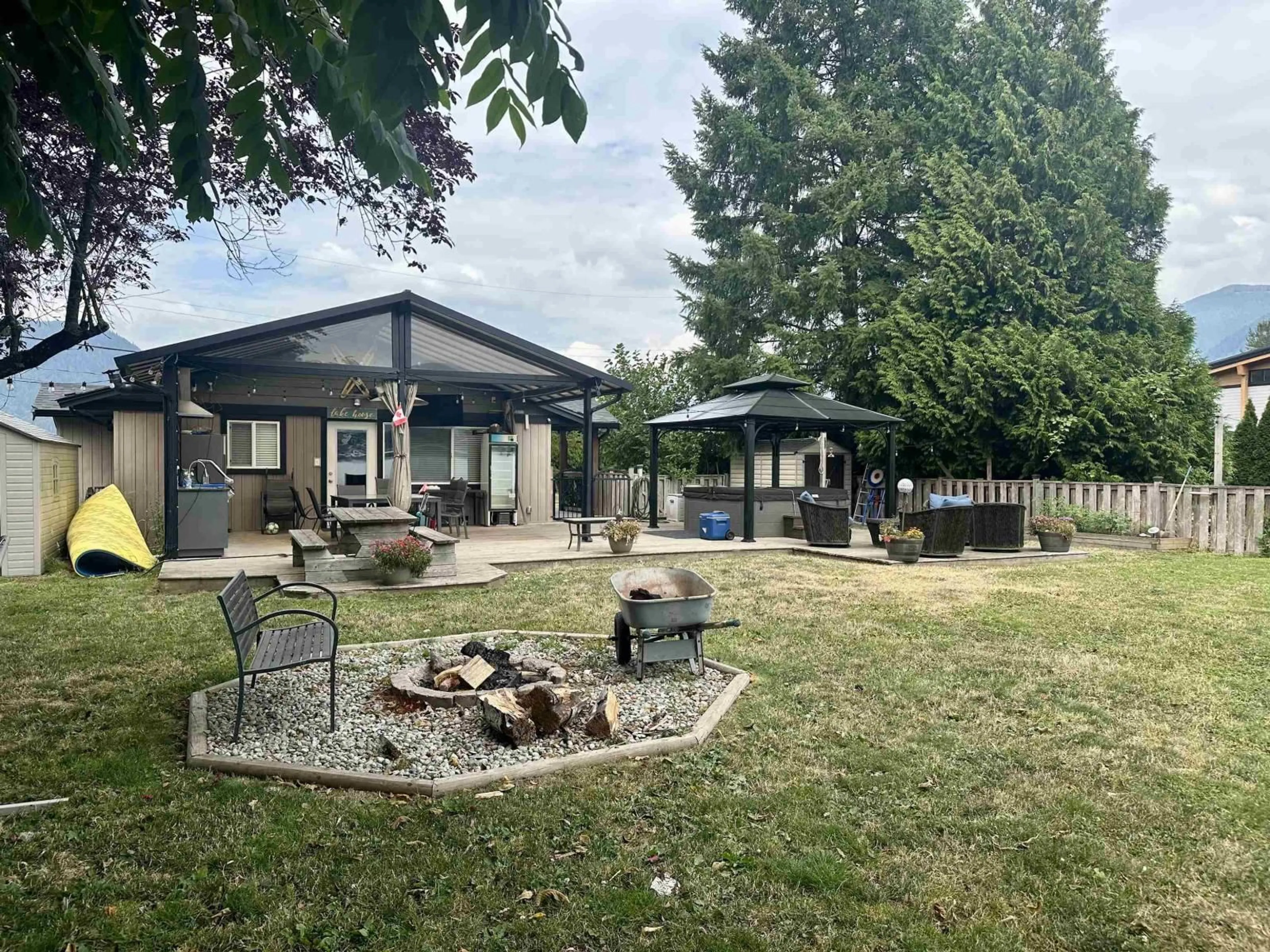 A pic from outside/outdoor area/front of a property/back of a property/a pic from drone, mountain view for 35218 SWARD, Mission British Columbia V2V4J1