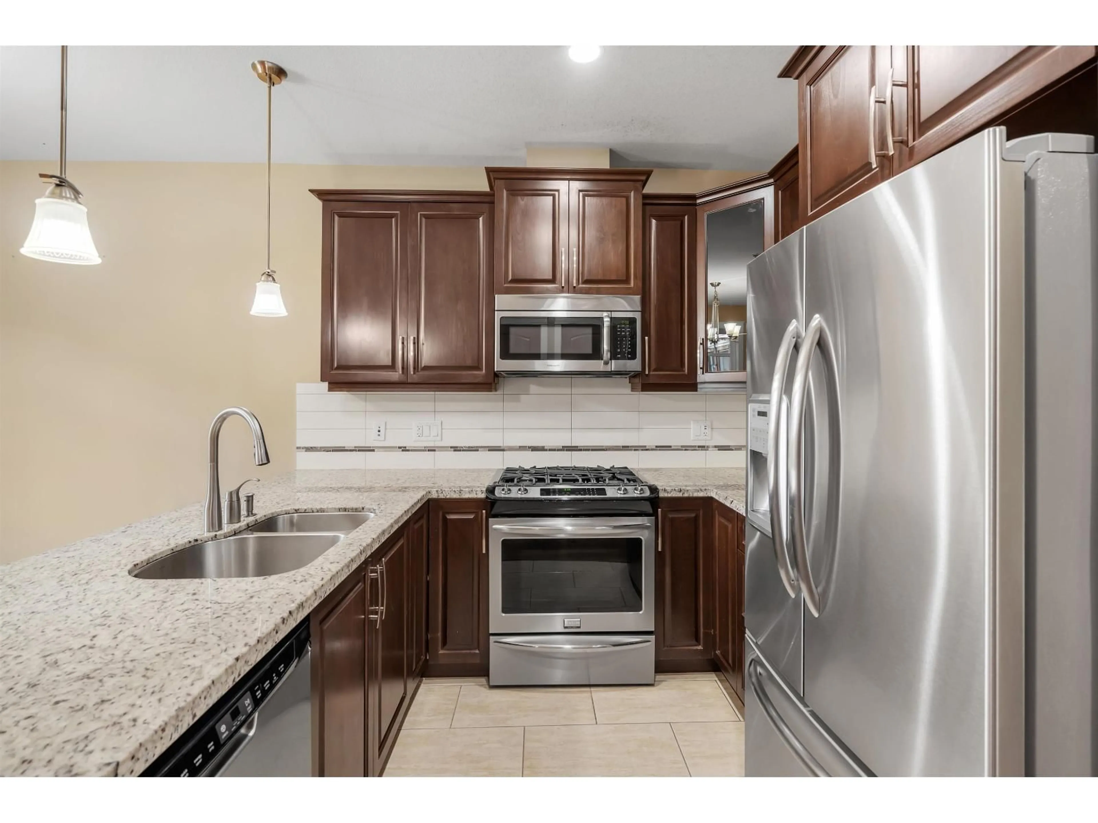 Standard kitchen, ceramic/tile floor for 69 - 8068 207, Langley British Columbia V2Y0M9