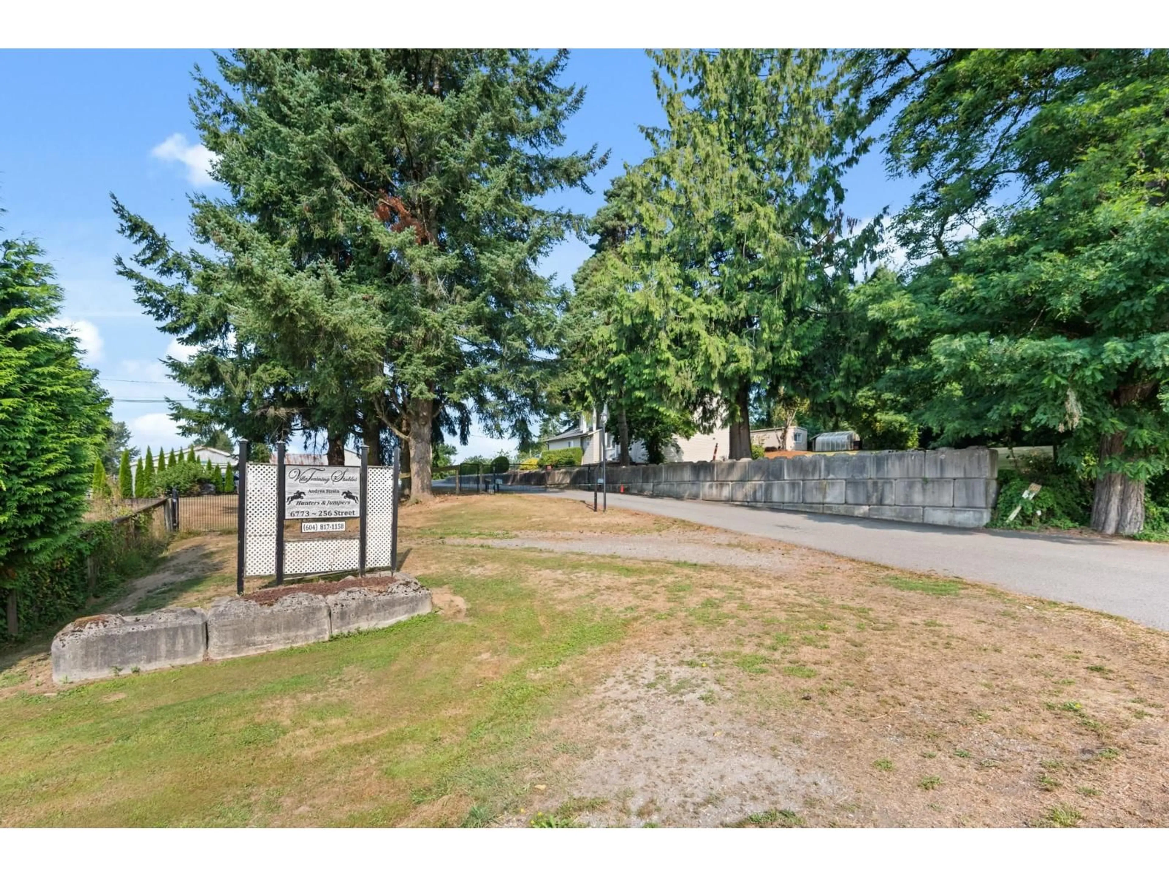 A pic from outside/outdoor area/front of a property/back of a property/a pic from drone, unknown for 6773 256, Langley British Columbia V4W1T9