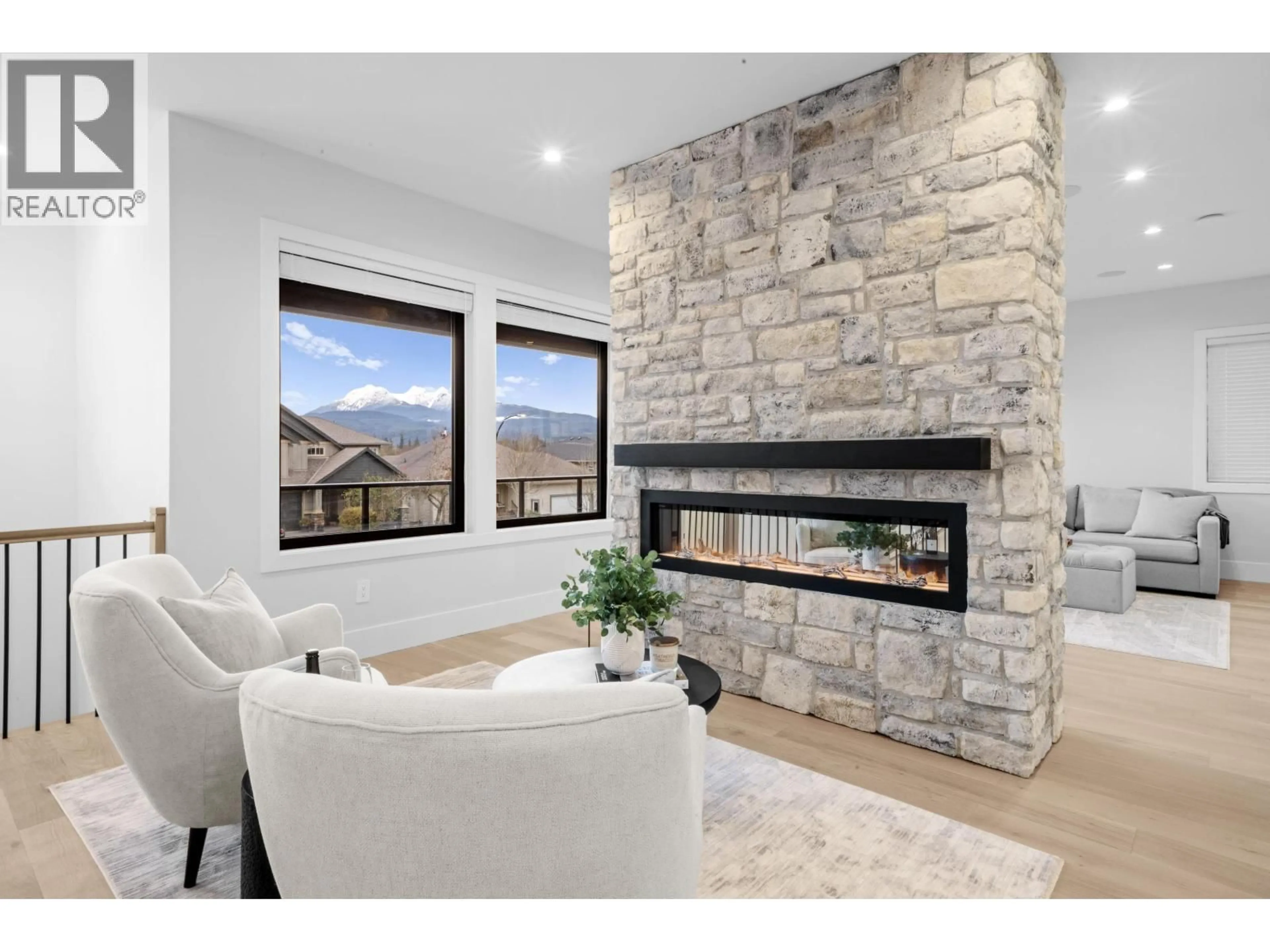 Living room with furniture, unknown for 21996 ISAAC CRESCENT, Maple Ridge British Columbia V2X8N8