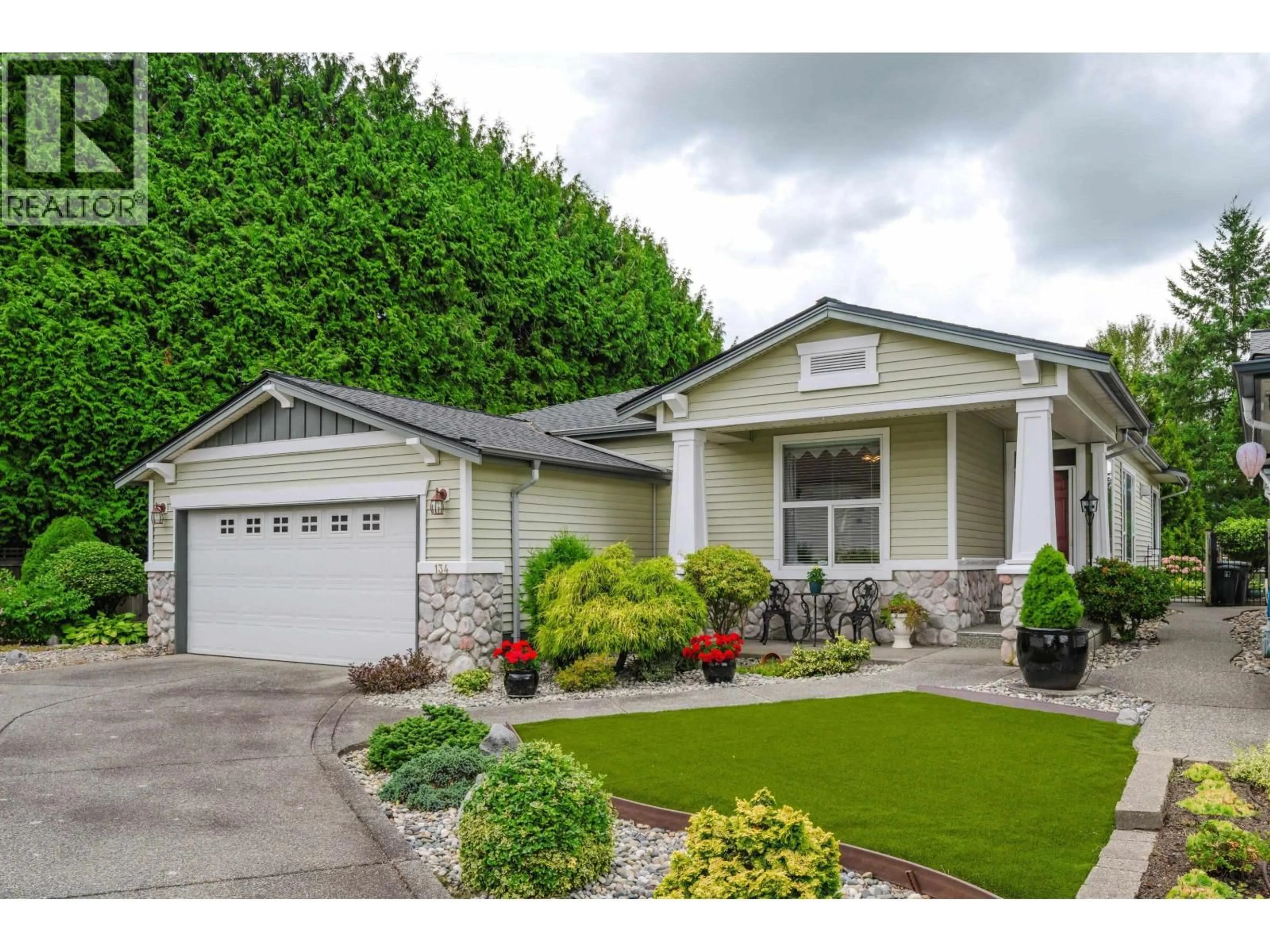 Home with vinyl exterior material, street for 134 - 19639 MEADOW GARDENS WAY, Pitt Meadows British Columbia V3Y2T5