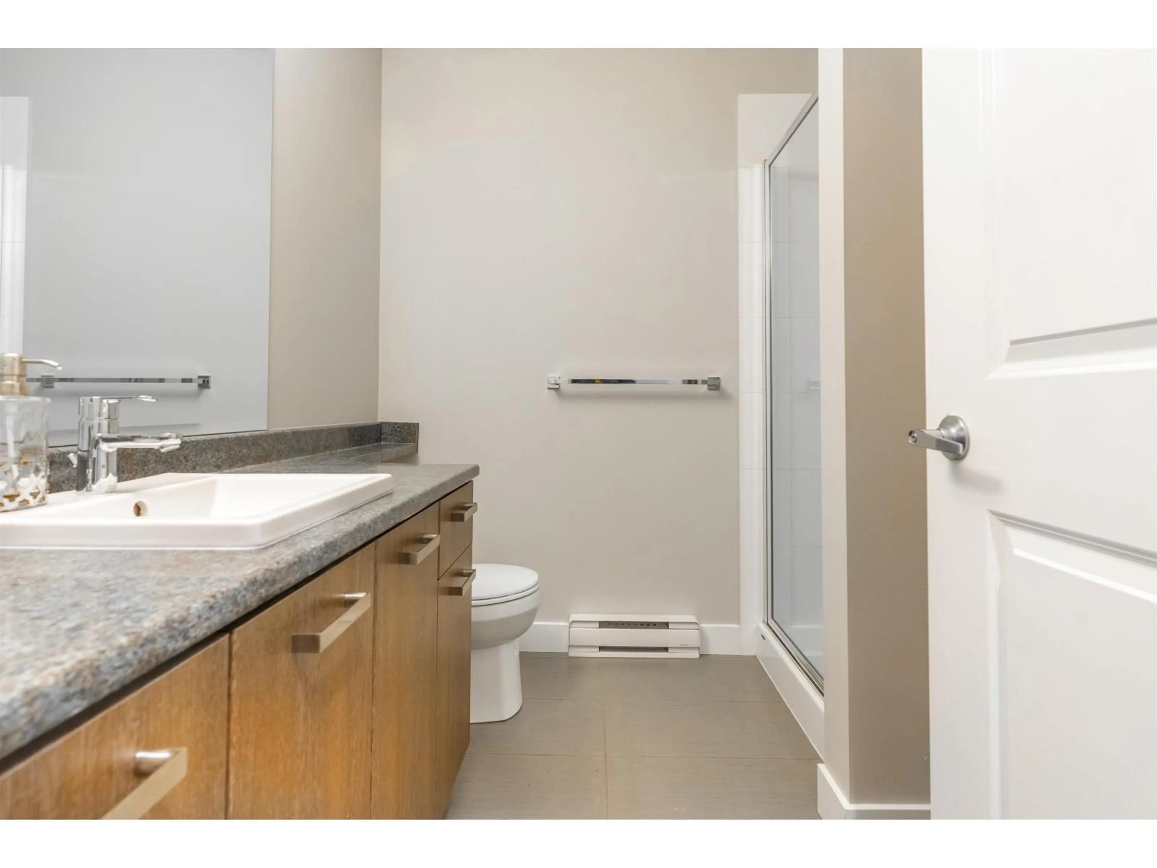 Standard bathroom, unknown for 88 - 5888 144, Surrey British Columbia V3X0G8