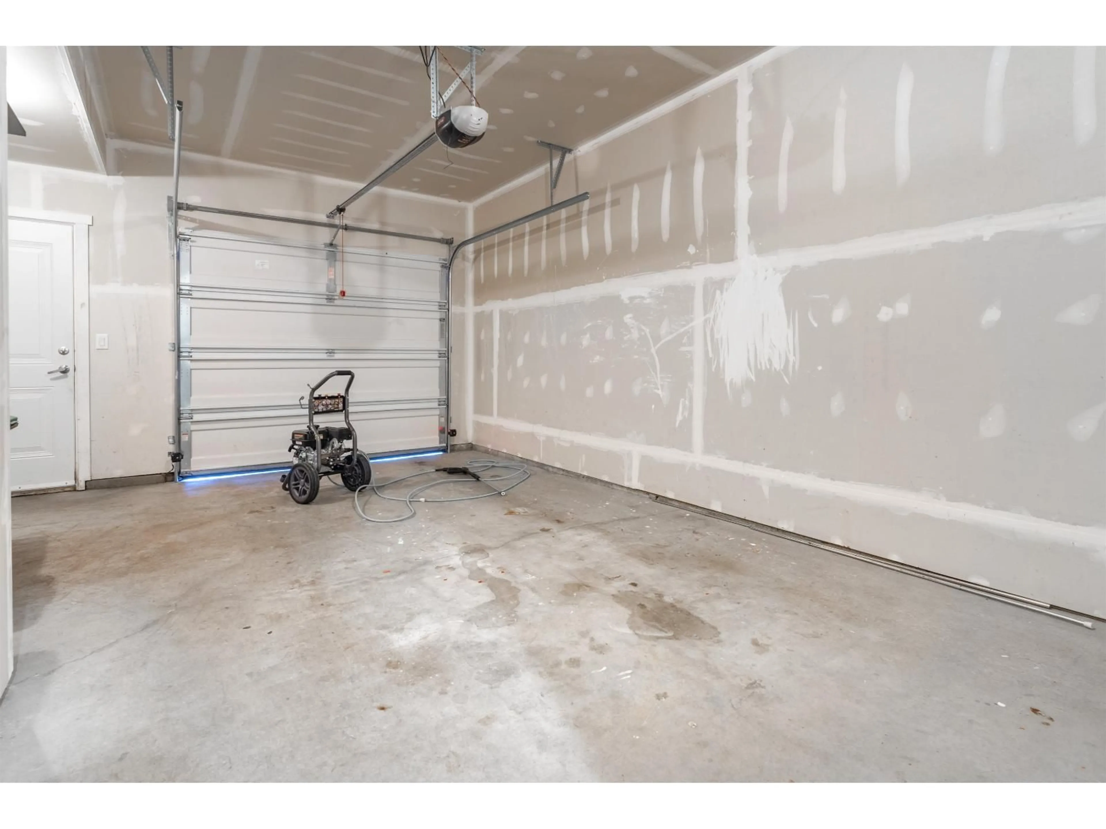 Indoor garage for 88 - 5888 144, Surrey British Columbia V3X0G8