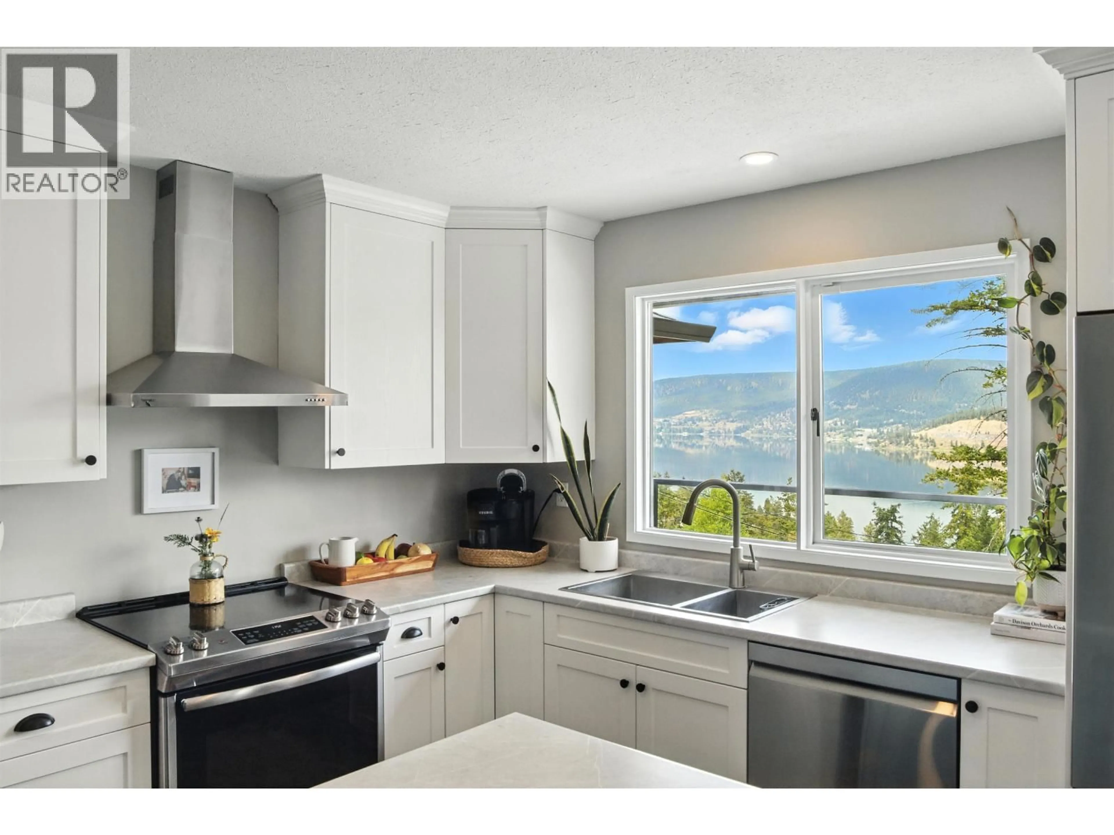 Contemporary kitchen, ceramic/tile floor for 2127 SOUTH LAKESIDE DRIVE, Williams Lake British Columbia V2G5G4