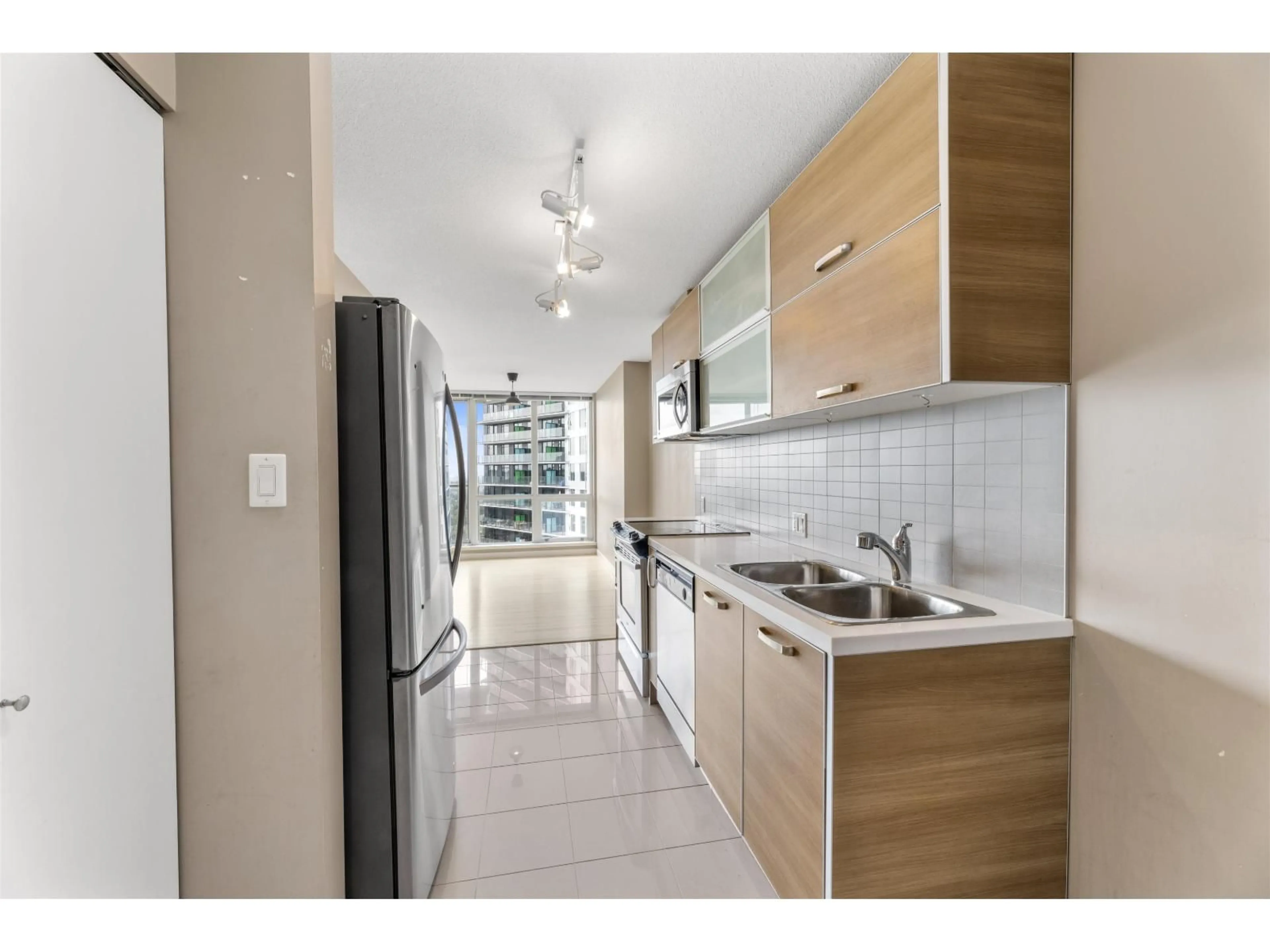 Standard kitchen, ceramic/tile floor for 2506 - 9981 WHALLEY, Surrey British Columbia V3T0G6