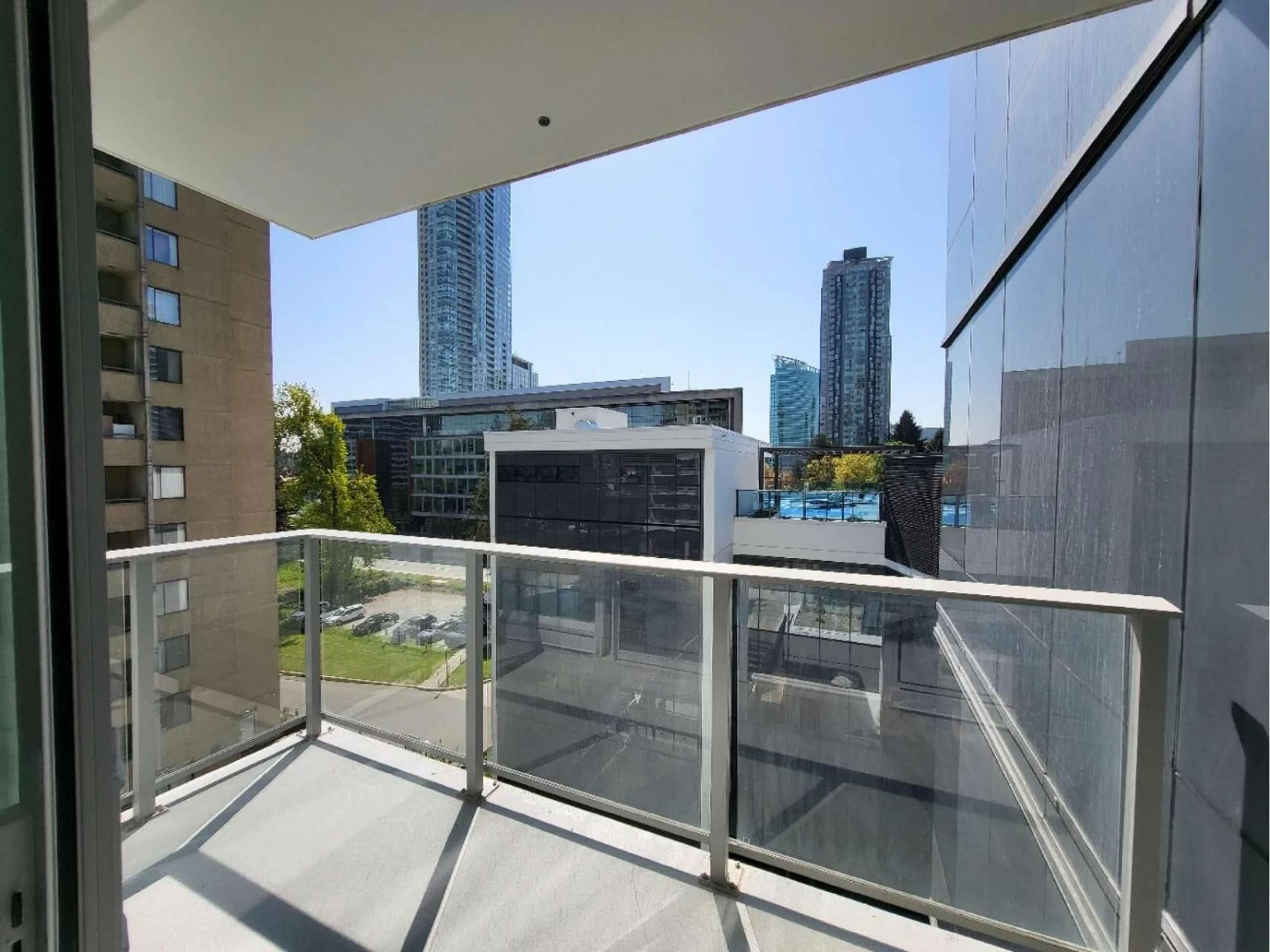 Balcony in the apartment, city buildings view from balcony for 608 - 10448 UNIVERSITY, Surrey British Columbia V3T0S7