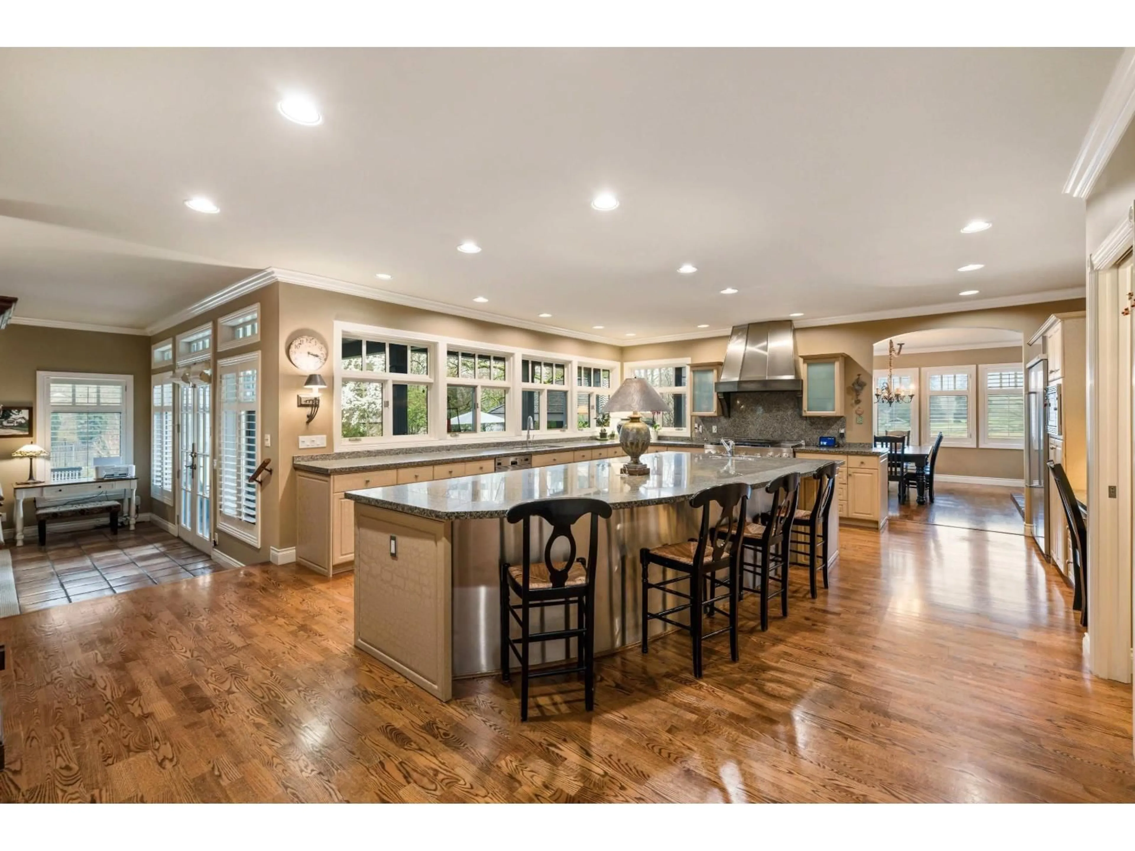 Open concept kitchen, unknown for 22482 8, Langley British Columbia V2Z2W4