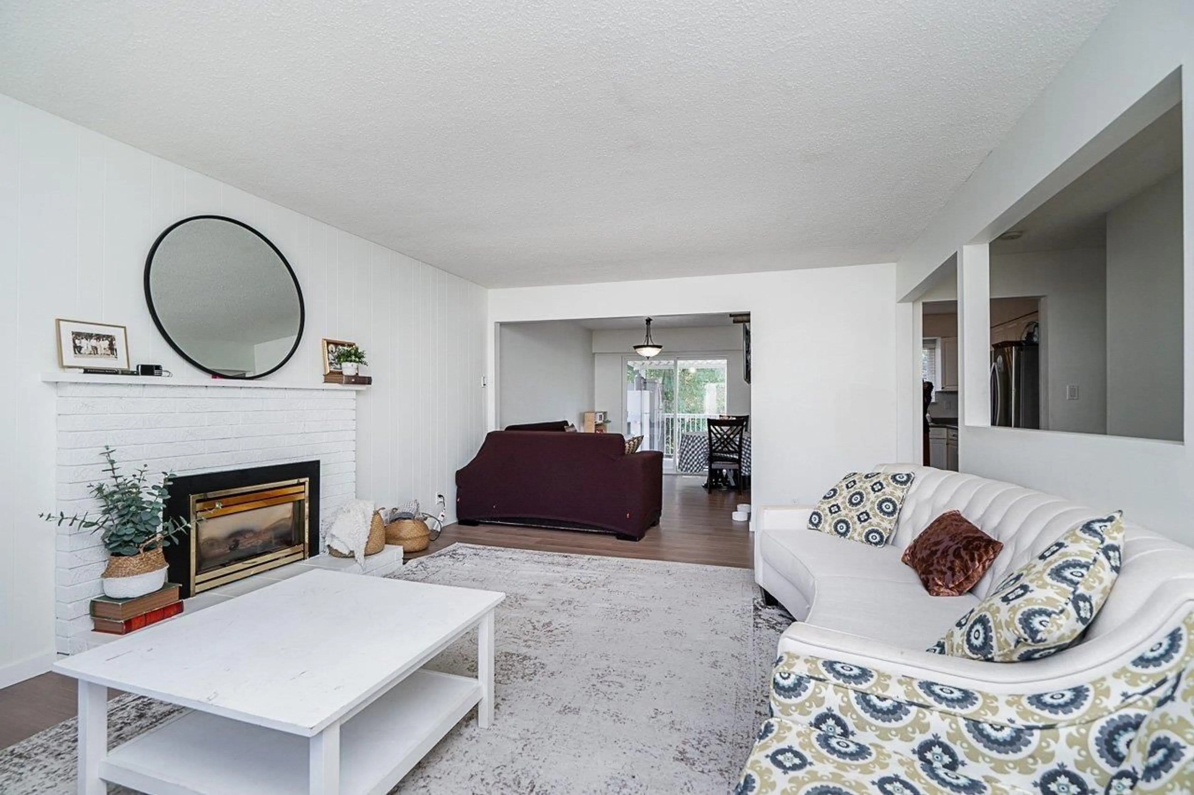 Living room with furniture, unknown for 13728 BLACKBURN, White Rock British Columbia V4B2Y8