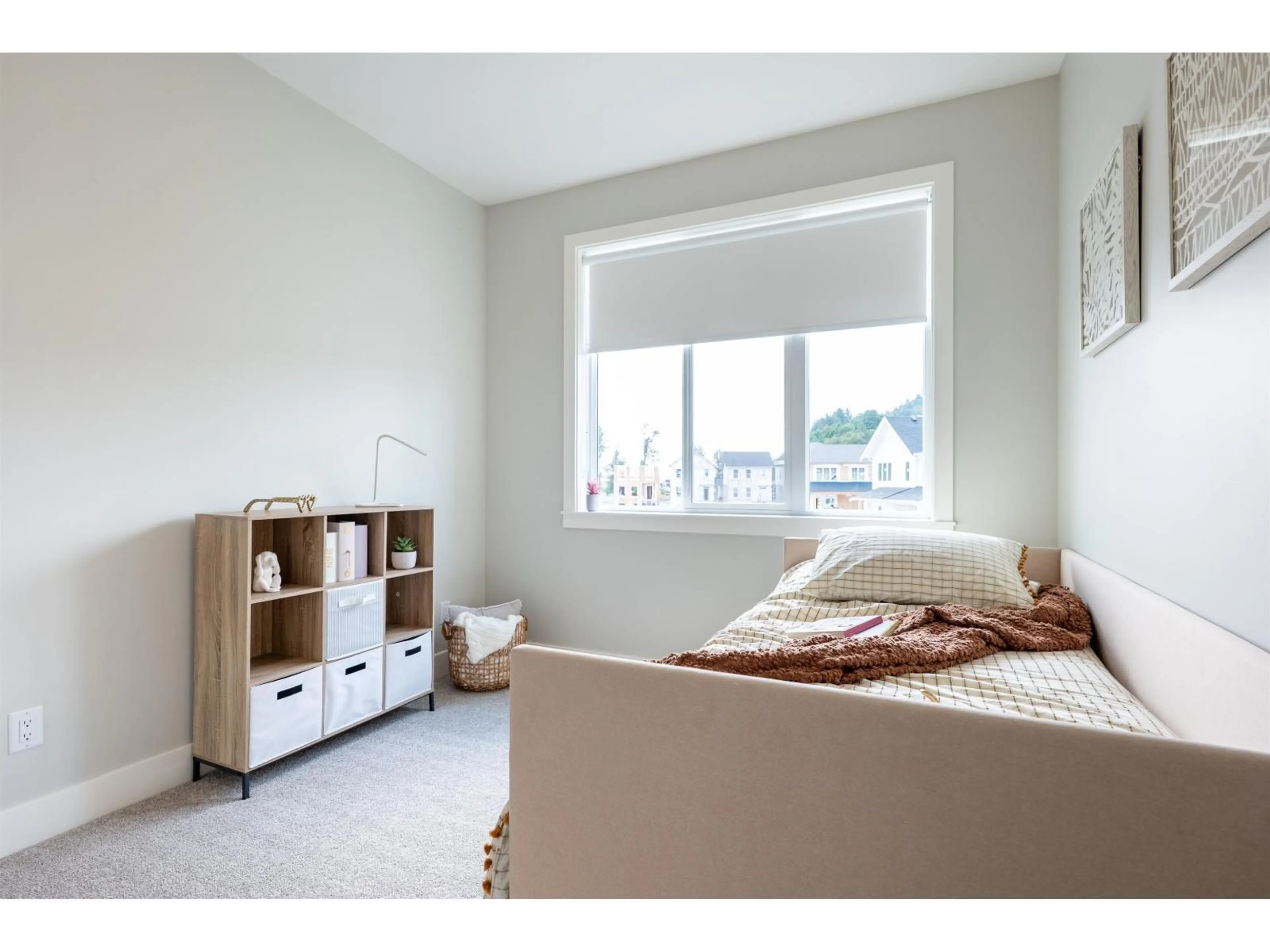 Bedroom with bed, wood/laminate floor for 13 - 7243 WILLOWSTREAM ROAD, Chilliwack British Columbia V2R6M1