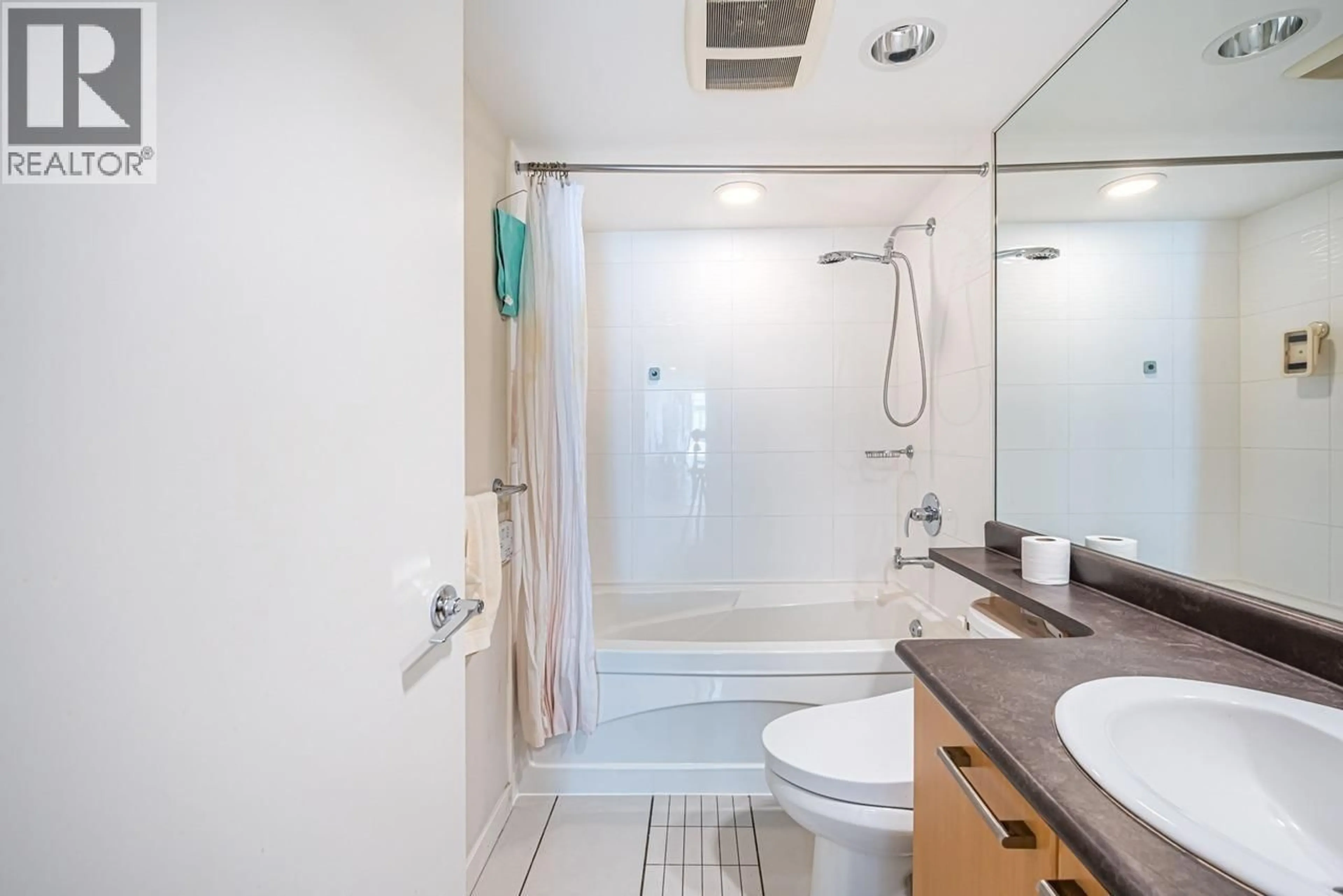 Standard bathroom, unknown for 1010 - 5811 NO. 3 ROAD, Richmond British Columbia V6X4L4