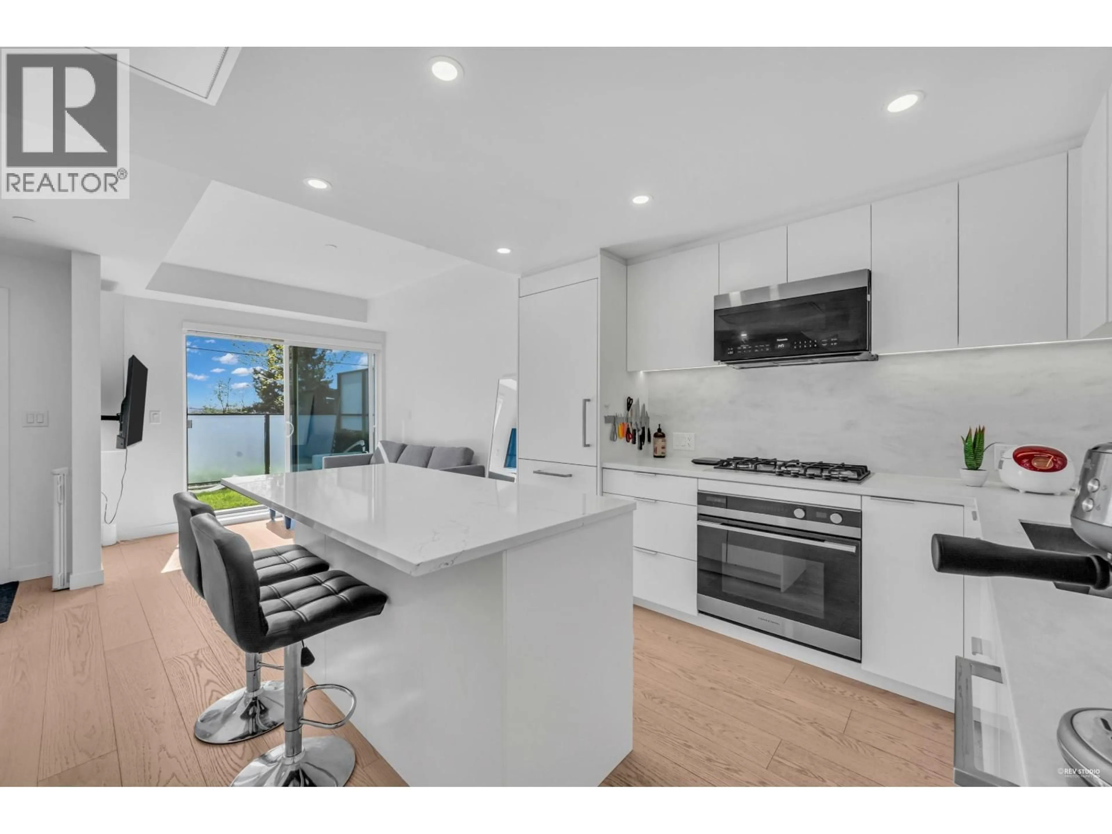 Open concept kitchen, unknown for 116 - 650 2ND STREET, North Vancouver British Columbia V7L0H5