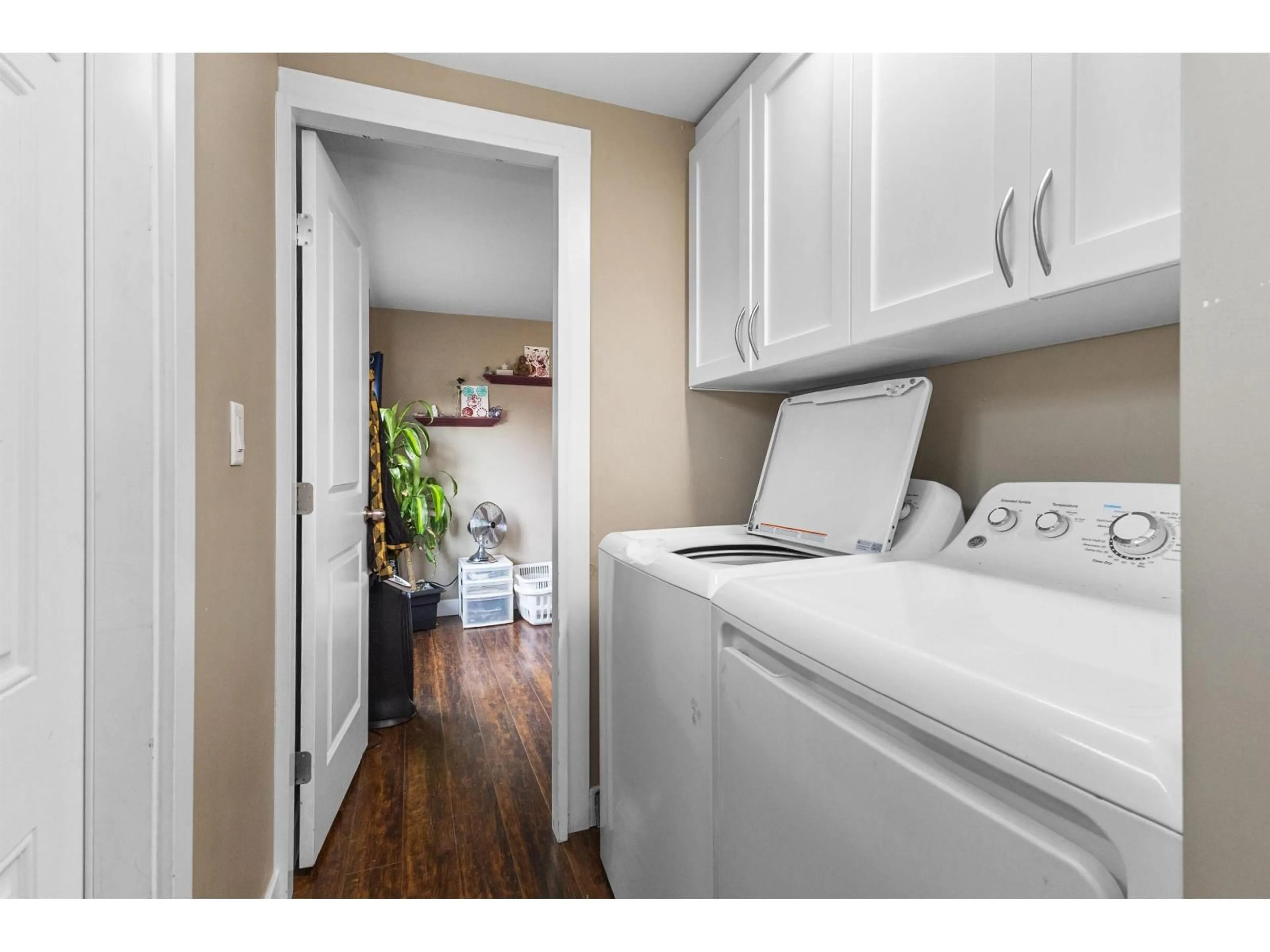 Laundry room for 31551 MONARCH, Abbotsford British Columbia V2T6M6