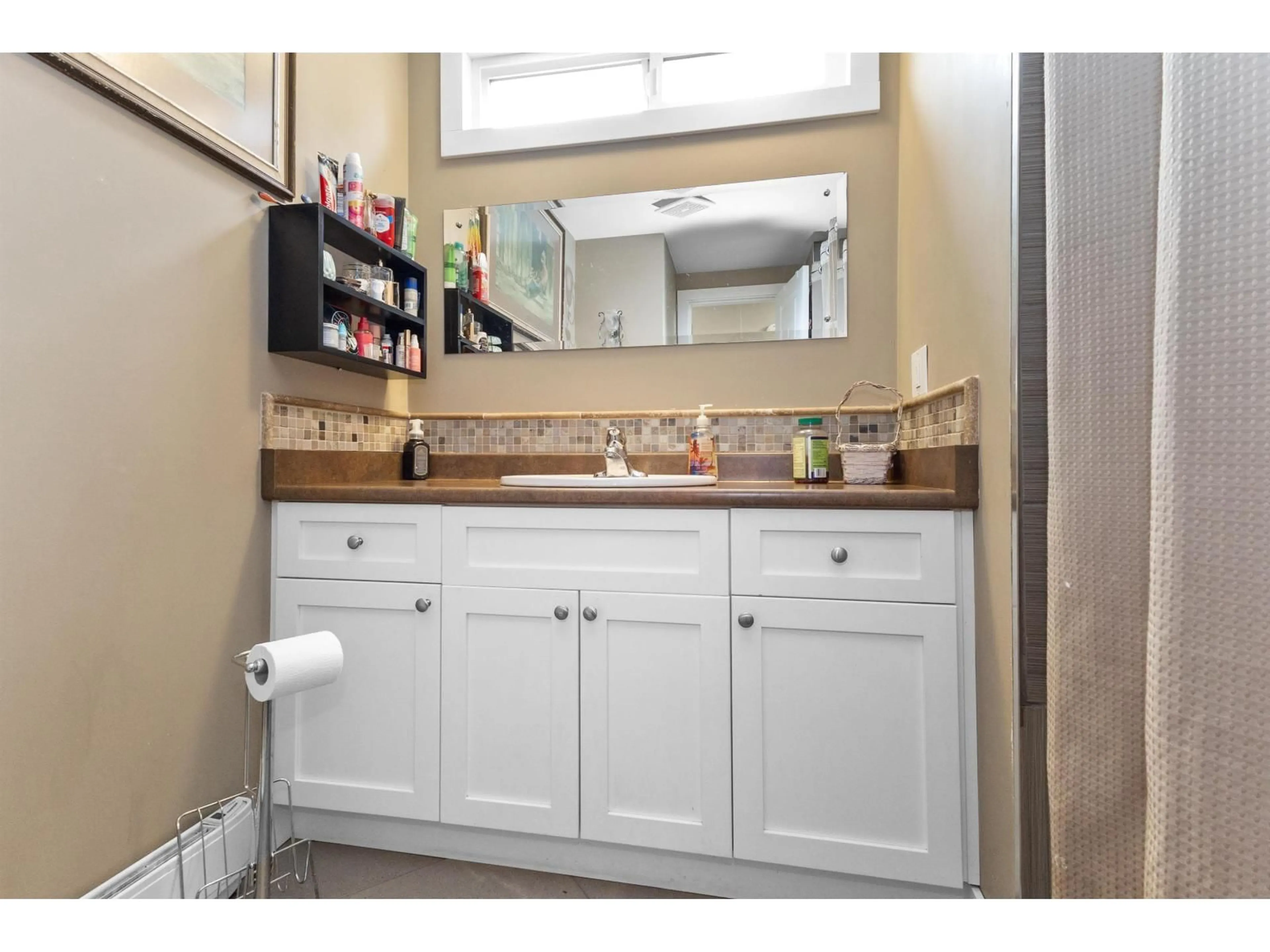 Standard bathroom, ceramic/tile floor for 31551 MONARCH, Abbotsford British Columbia V2T6M6