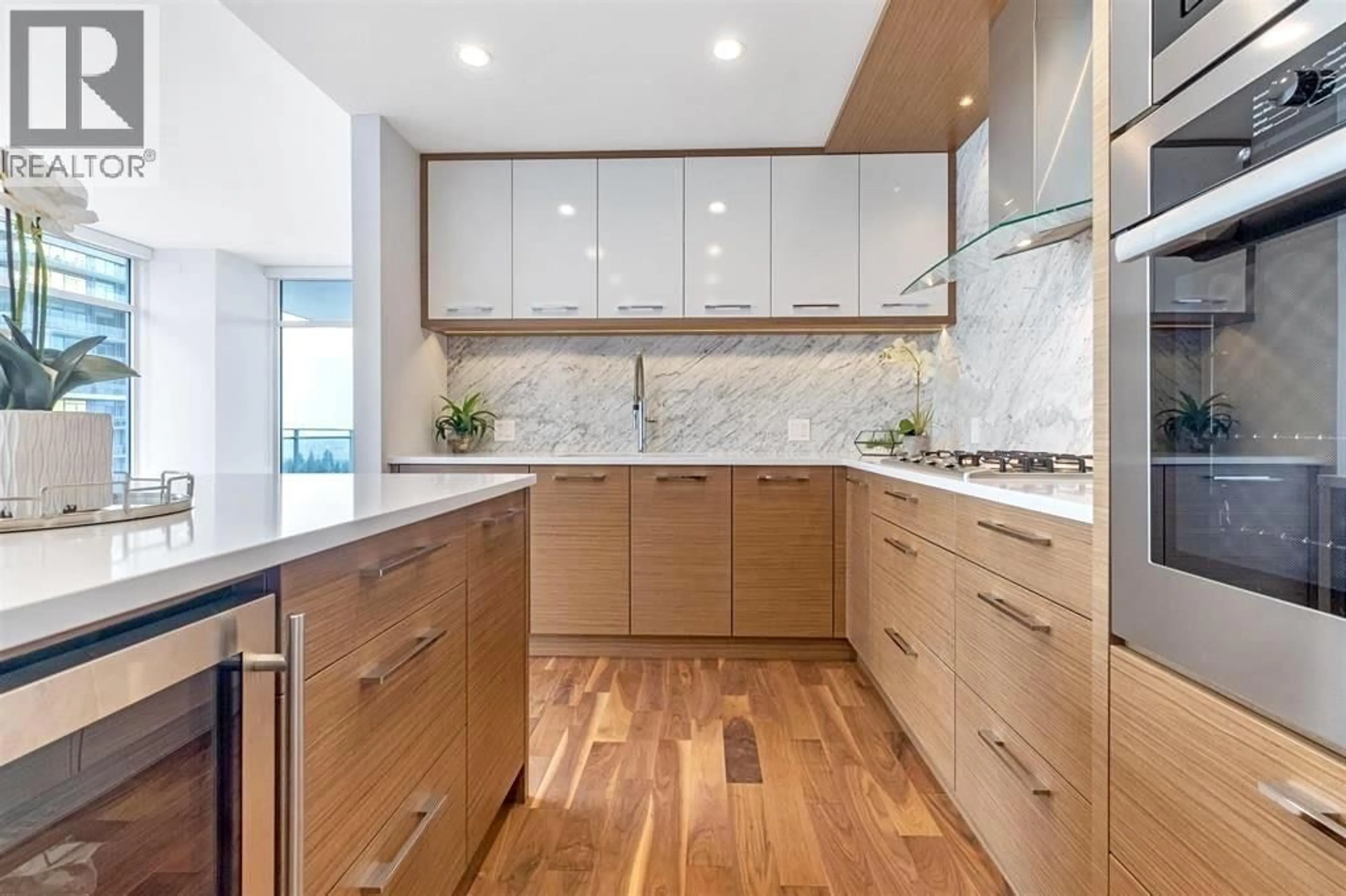 Contemporary kitchen, unknown for 1005 - 4360 BERESFORD STREET, Burnaby British Columbia V5H0G2