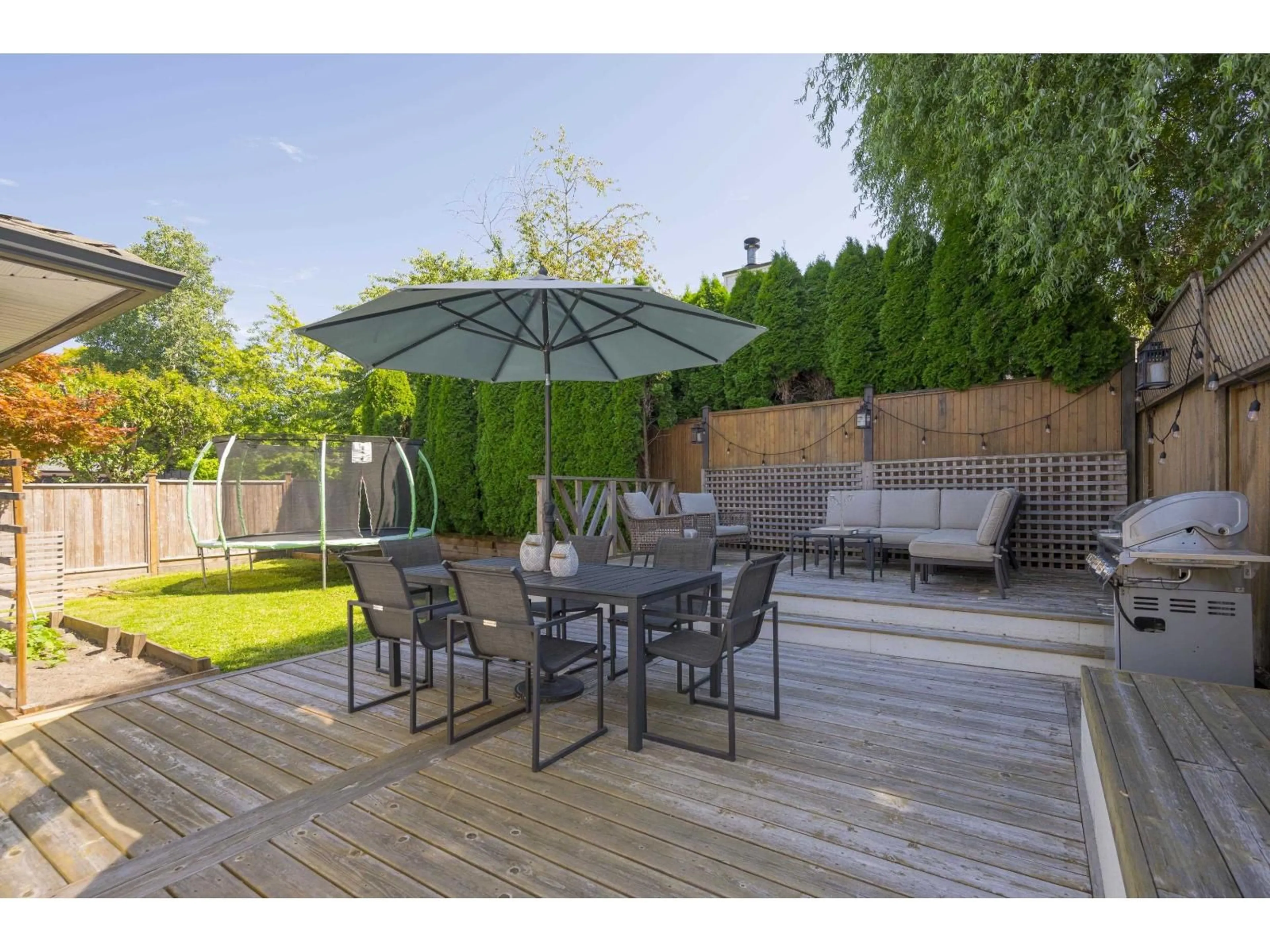Patio, street for 9297 211, Langley British Columbia V1M2B2