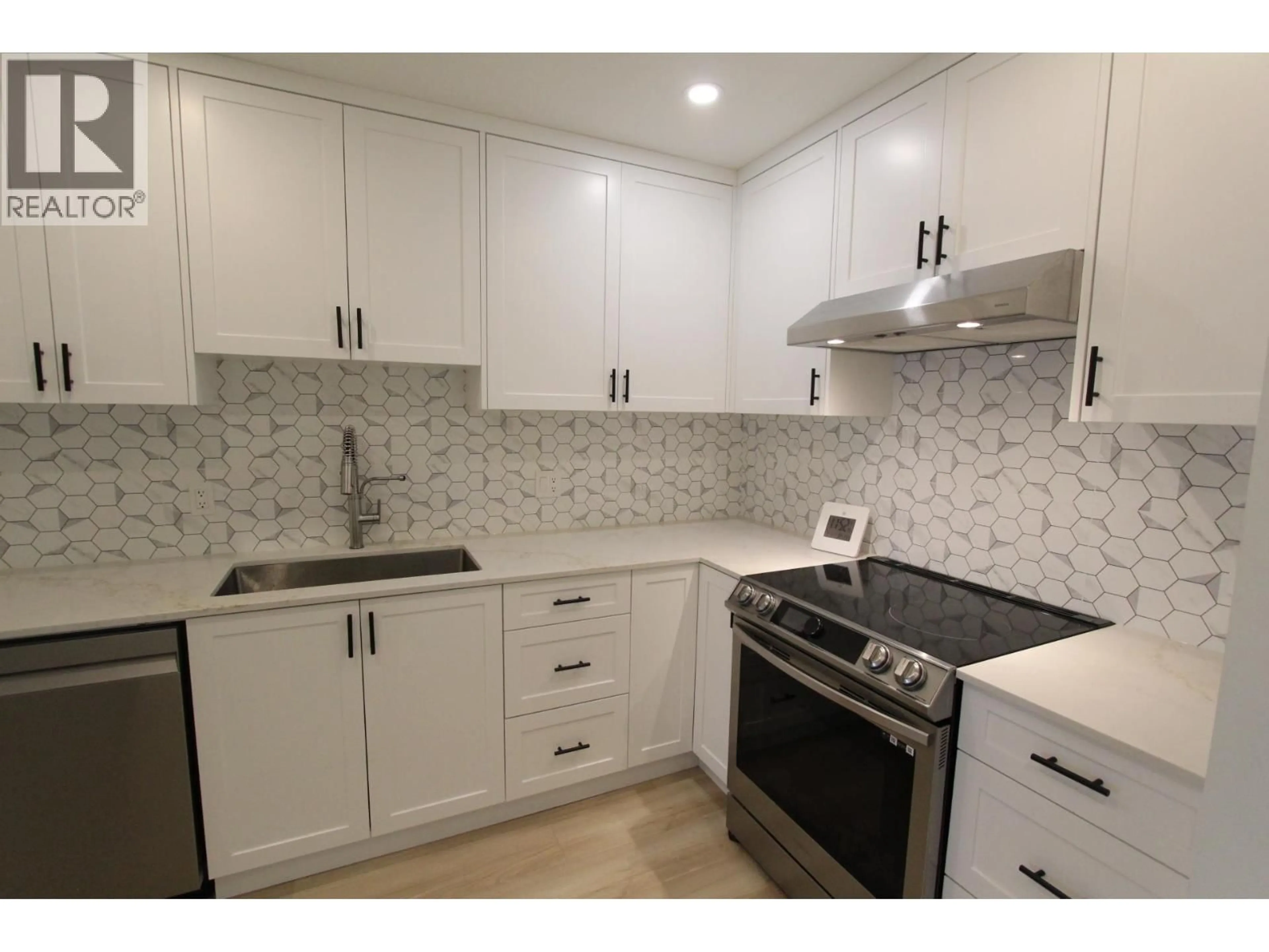 Standard kitchen, ceramic/tile floor for 140 - 12000 1ST AVENUE, Richmond British Columbia V7E3L9