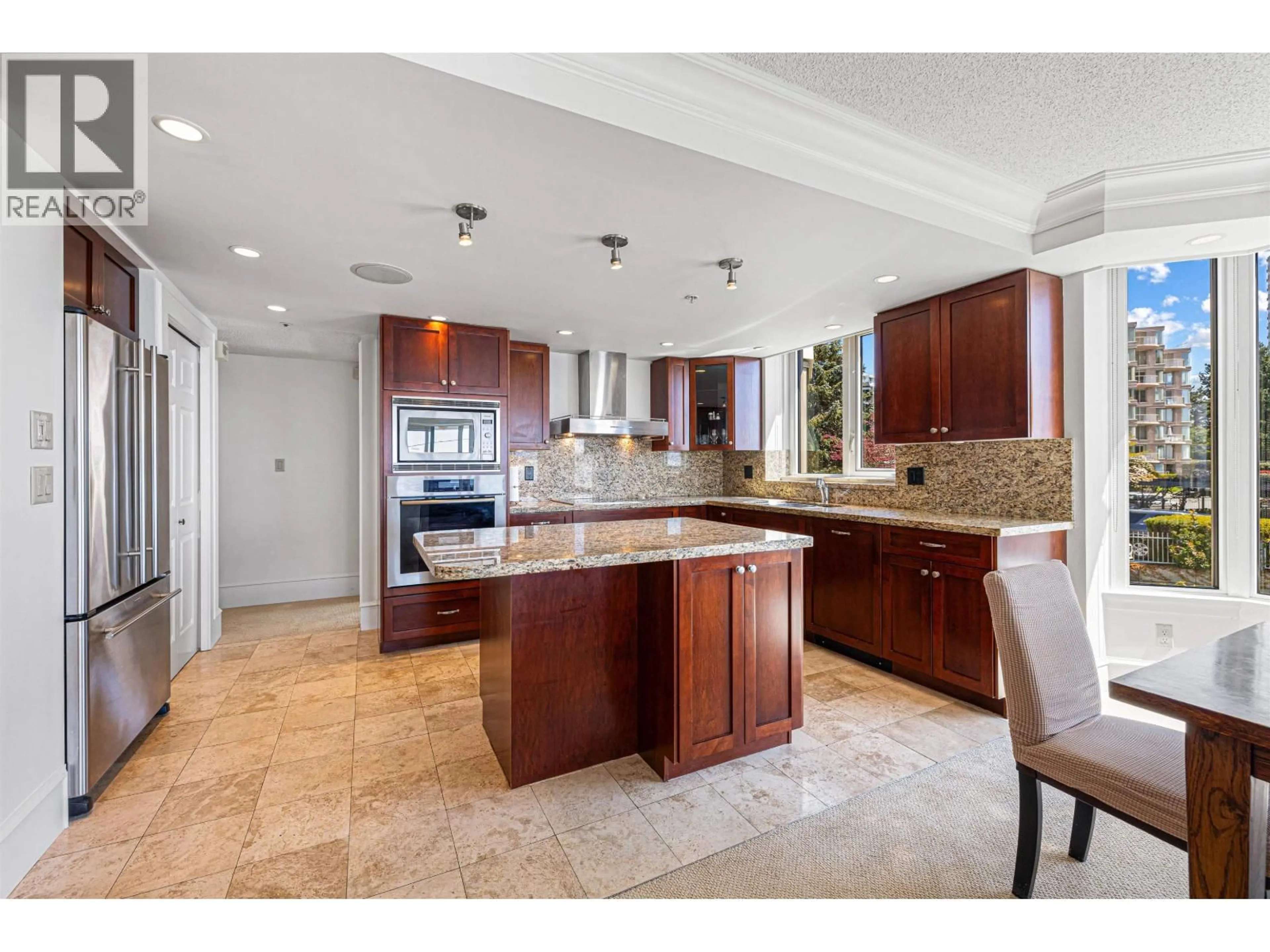 Open concept kitchen, ceramic/tile floor for 101 - 2280 BELLEVUE AVENUE, West Vancouver British Columbia V7V1C6