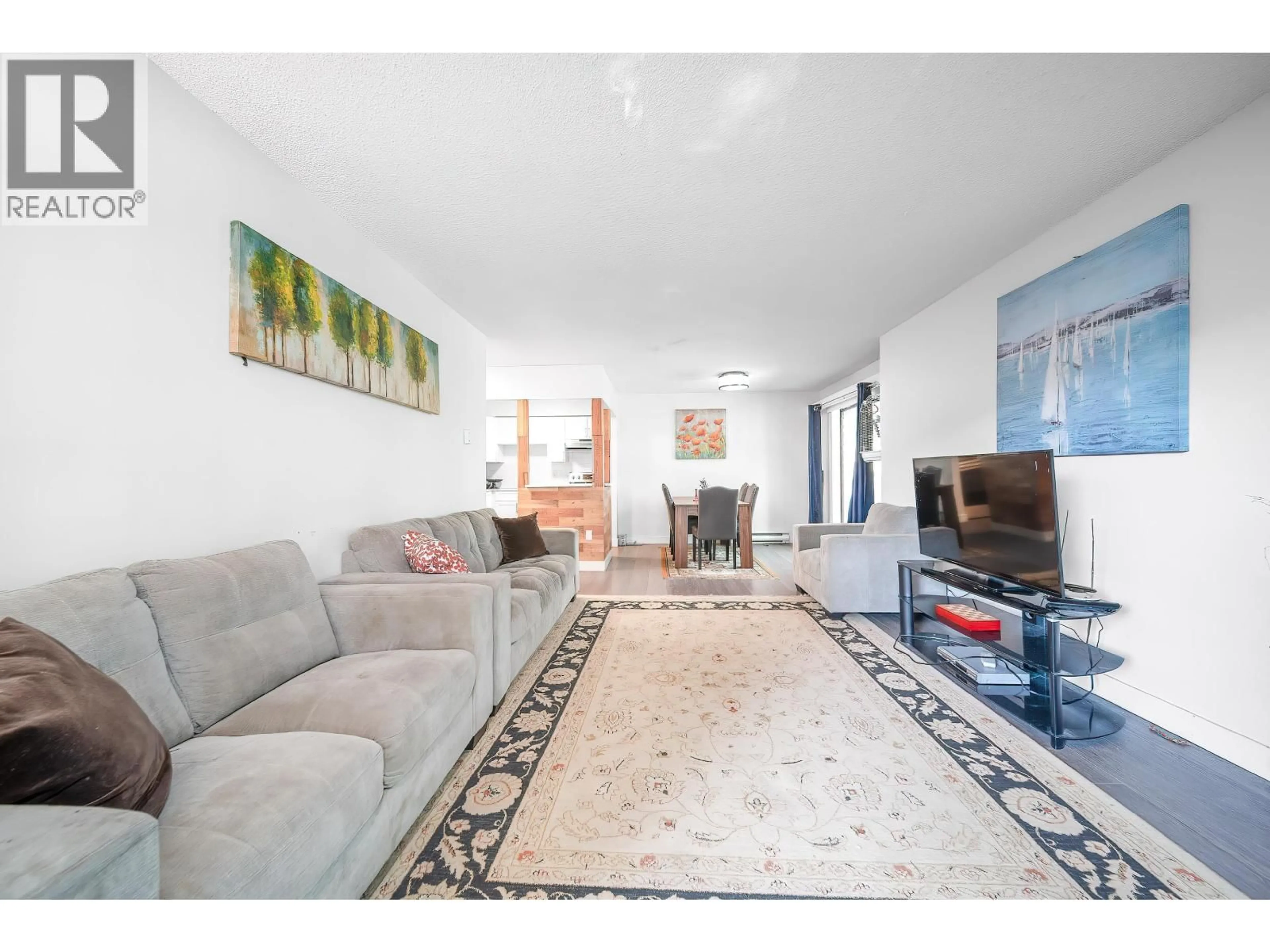Living room with furniture, unknown for 206 - 6105 KINGSWAY, Burnaby British Columbia V5J5C7