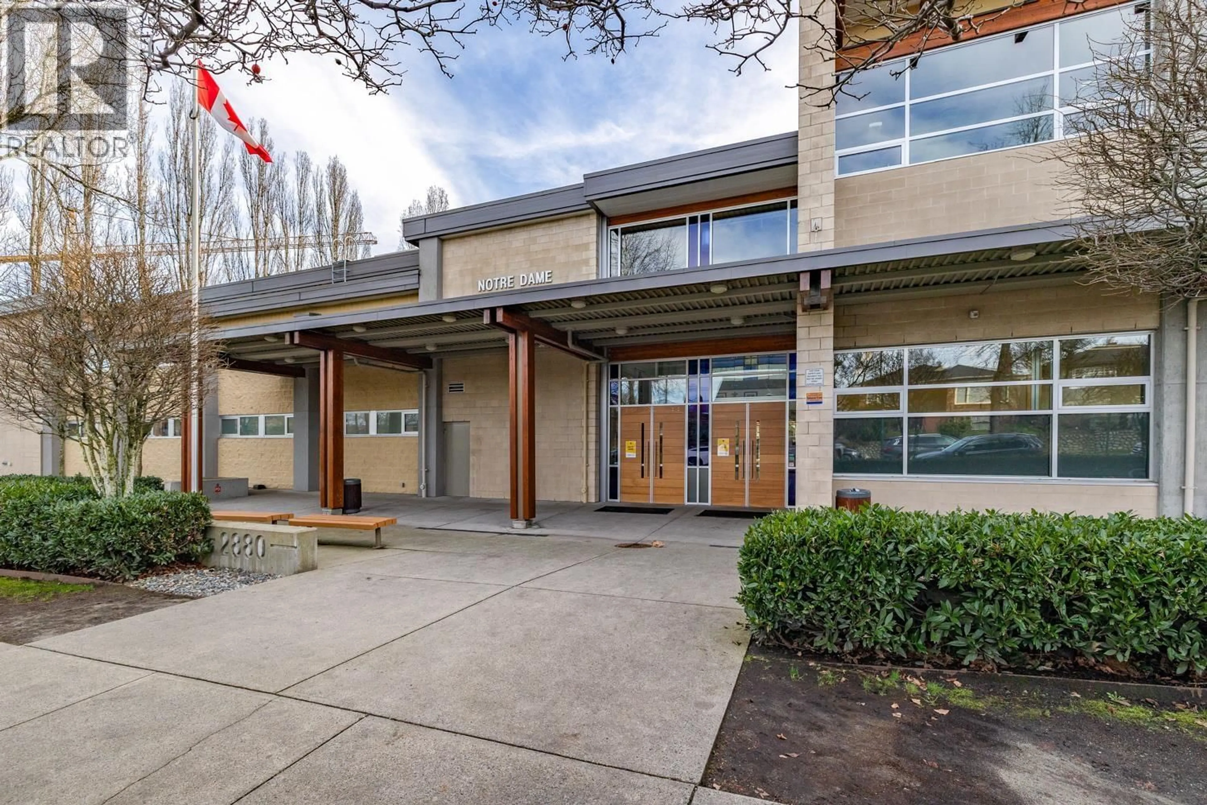 Indoor foyer for 2 - 2541 GRANT STREET, Vancouver British Columbia V5K3G6