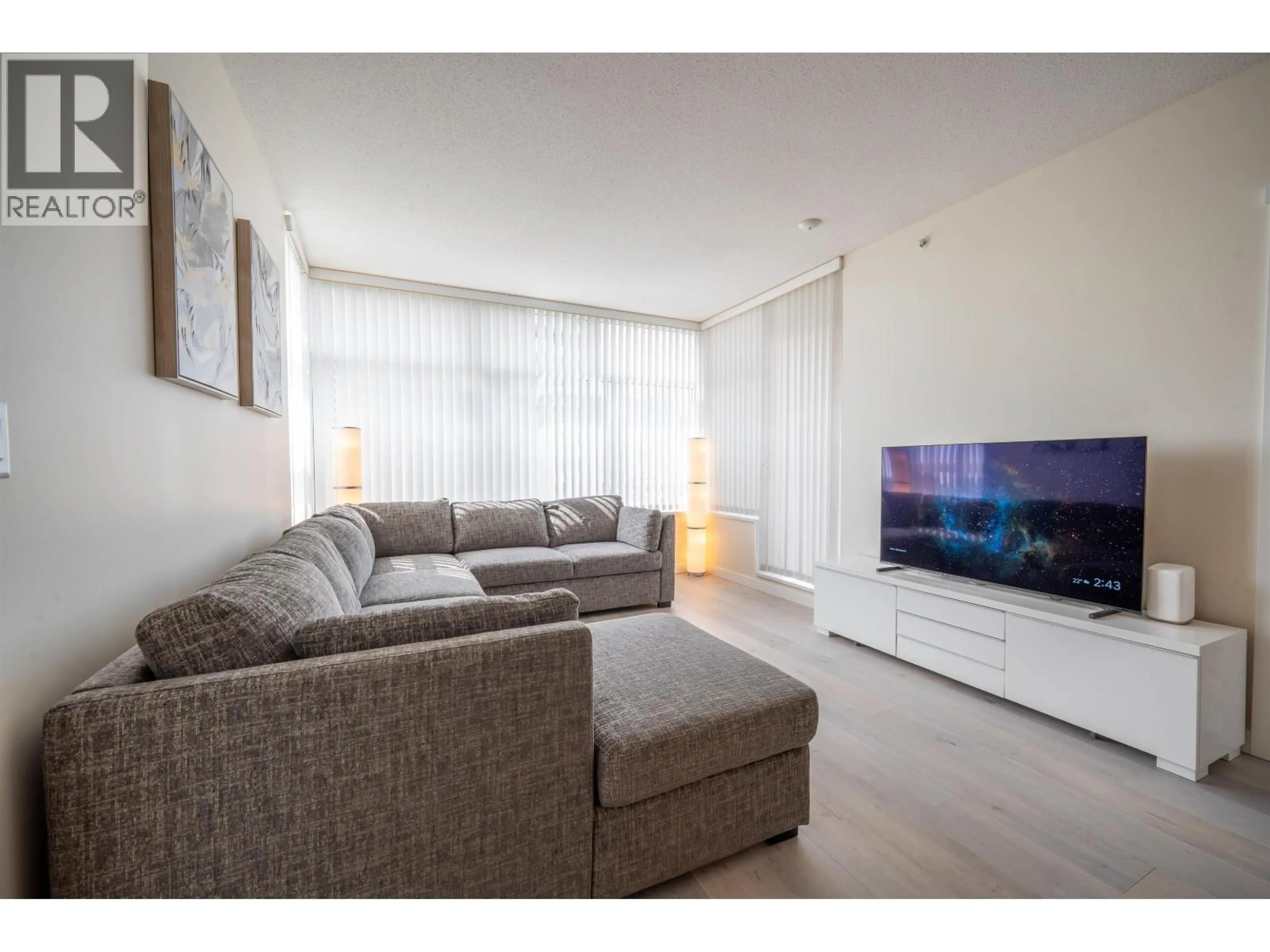 Living room with furniture, unknown for 1001 - 4880 BENNETT STREET, Burnaby British Columbia V5H0C1