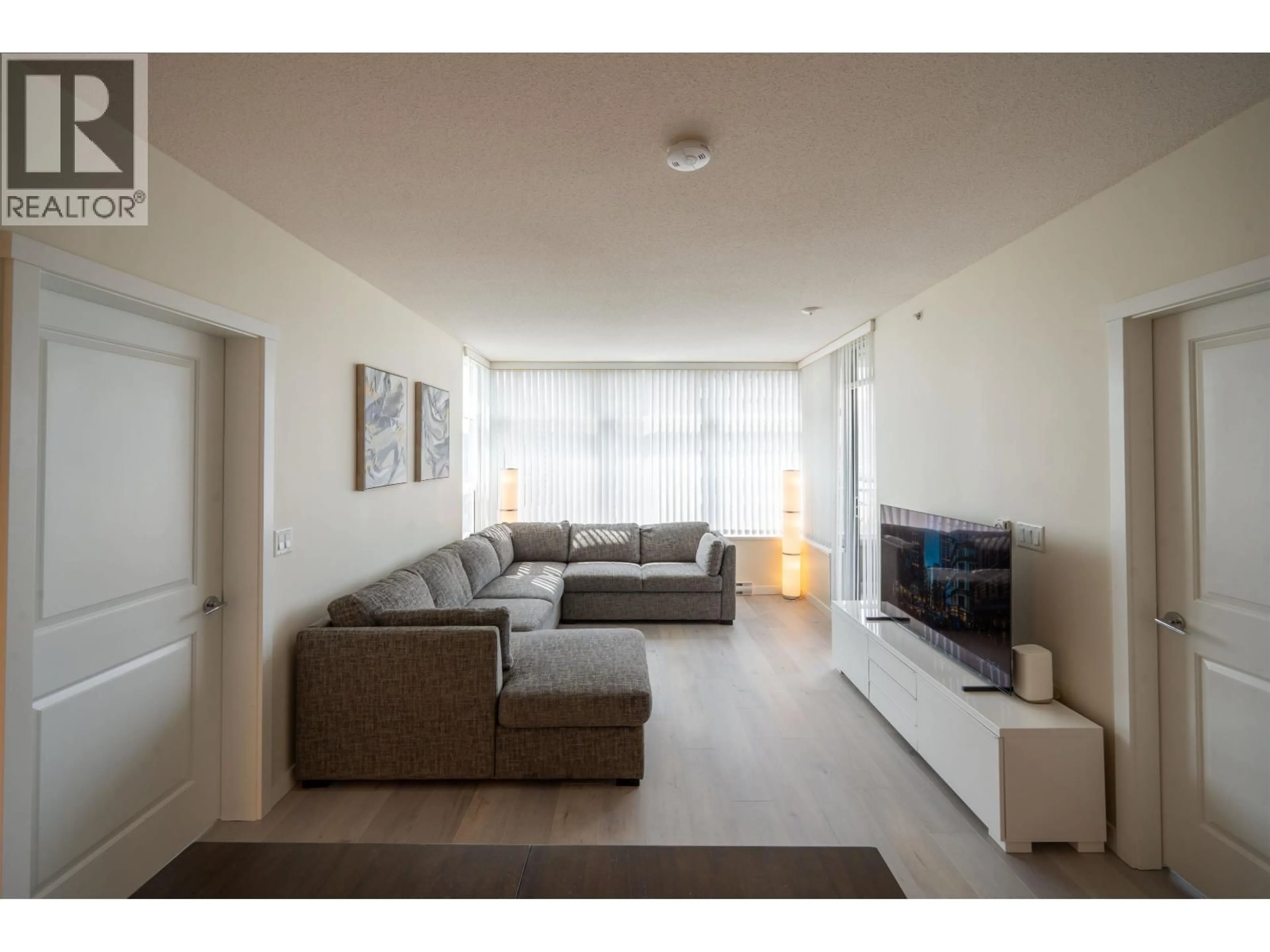 Living room with furniture, unknown for 1001 - 4880 BENNETT STREET, Burnaby British Columbia V5H0C1