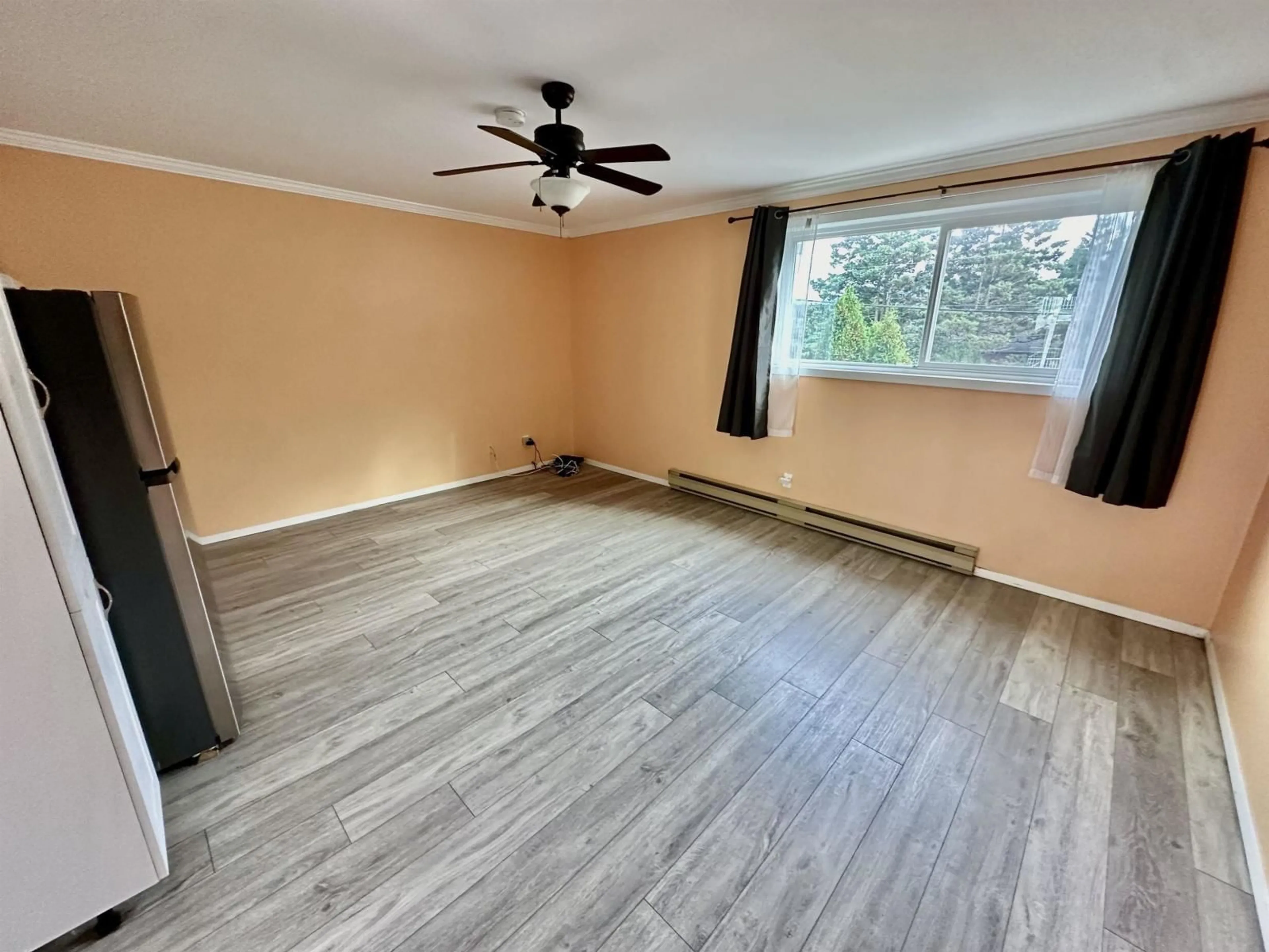 A pic of a room for 9 - 450 ESPLANADE AVENUE, Harrison Hot Springs British Columbia V0M1K0