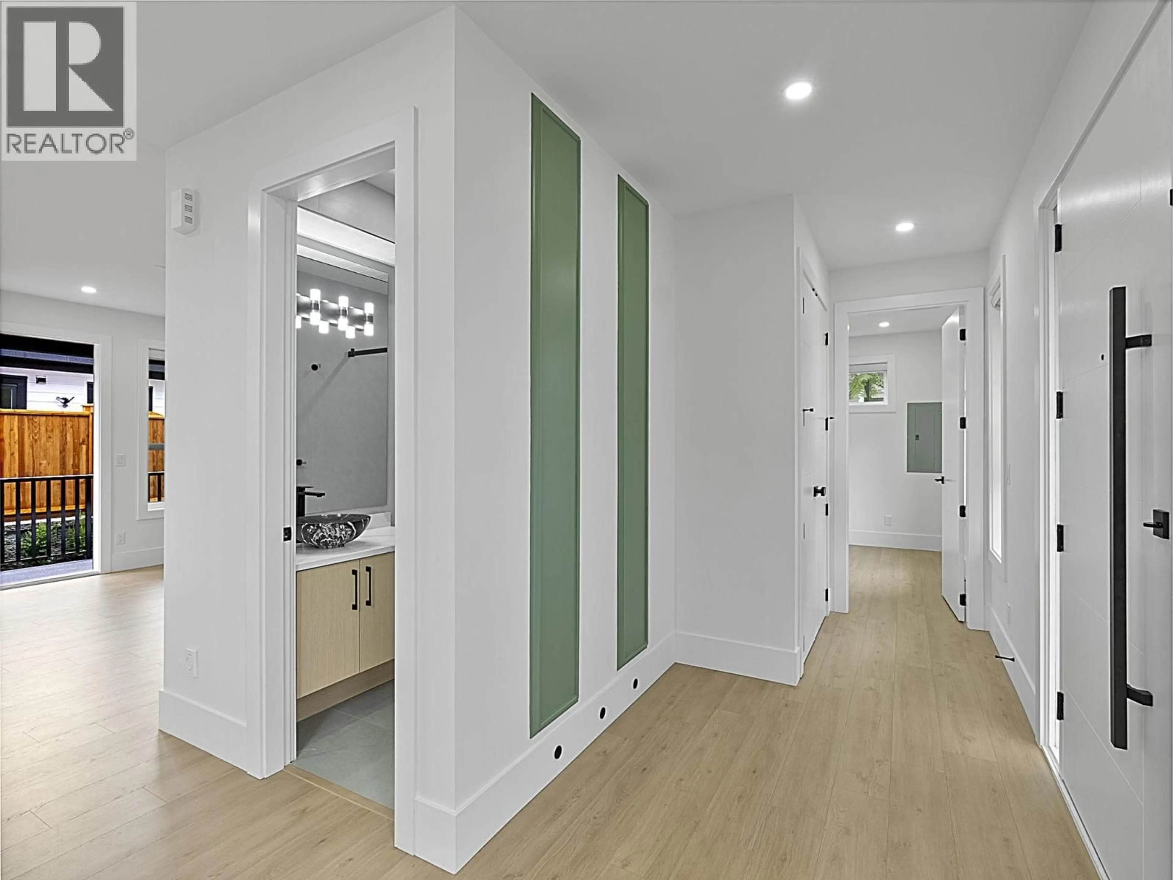 Indoor entryway for 218 OSBORNE AVENUE, New Westminster British Columbia V3L1Y8