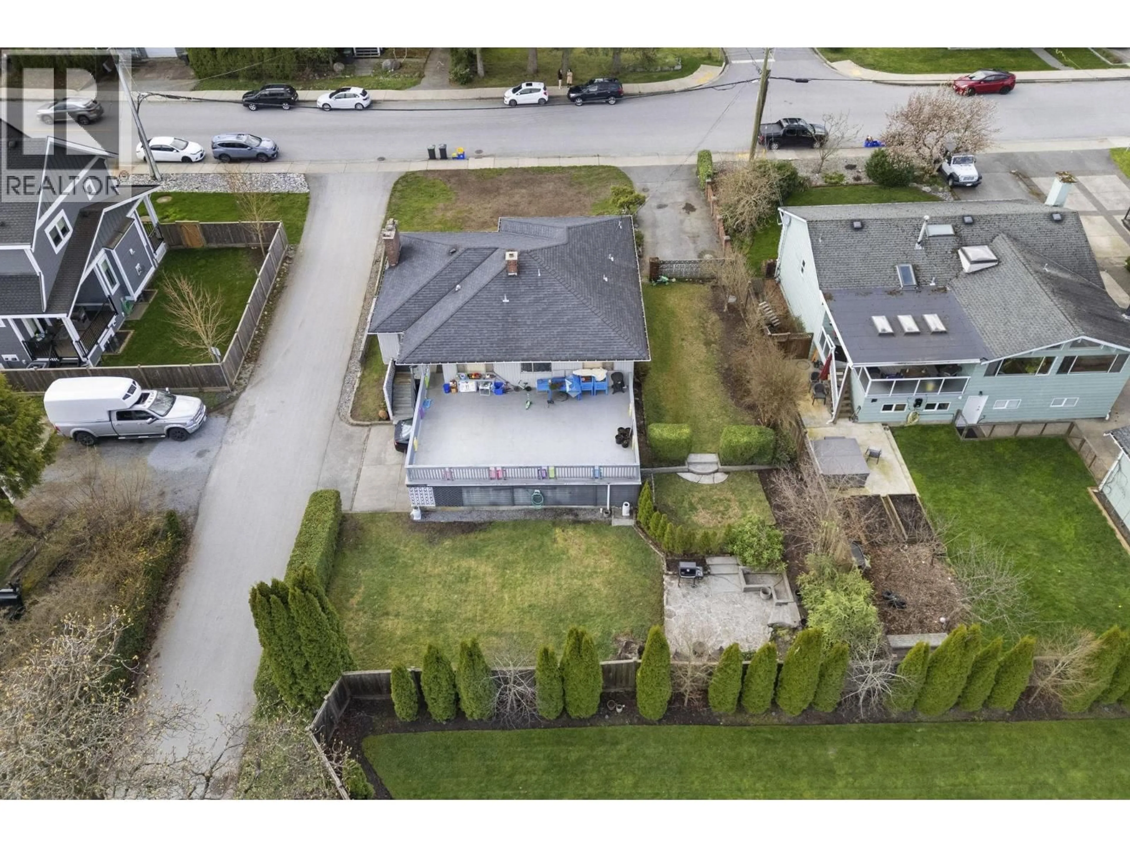A pic from outside/outdoor area/front of a property/back of a property/a pic from drone, street for 809 PORTER STREET, Coquitlam British Columbia V3J5B9