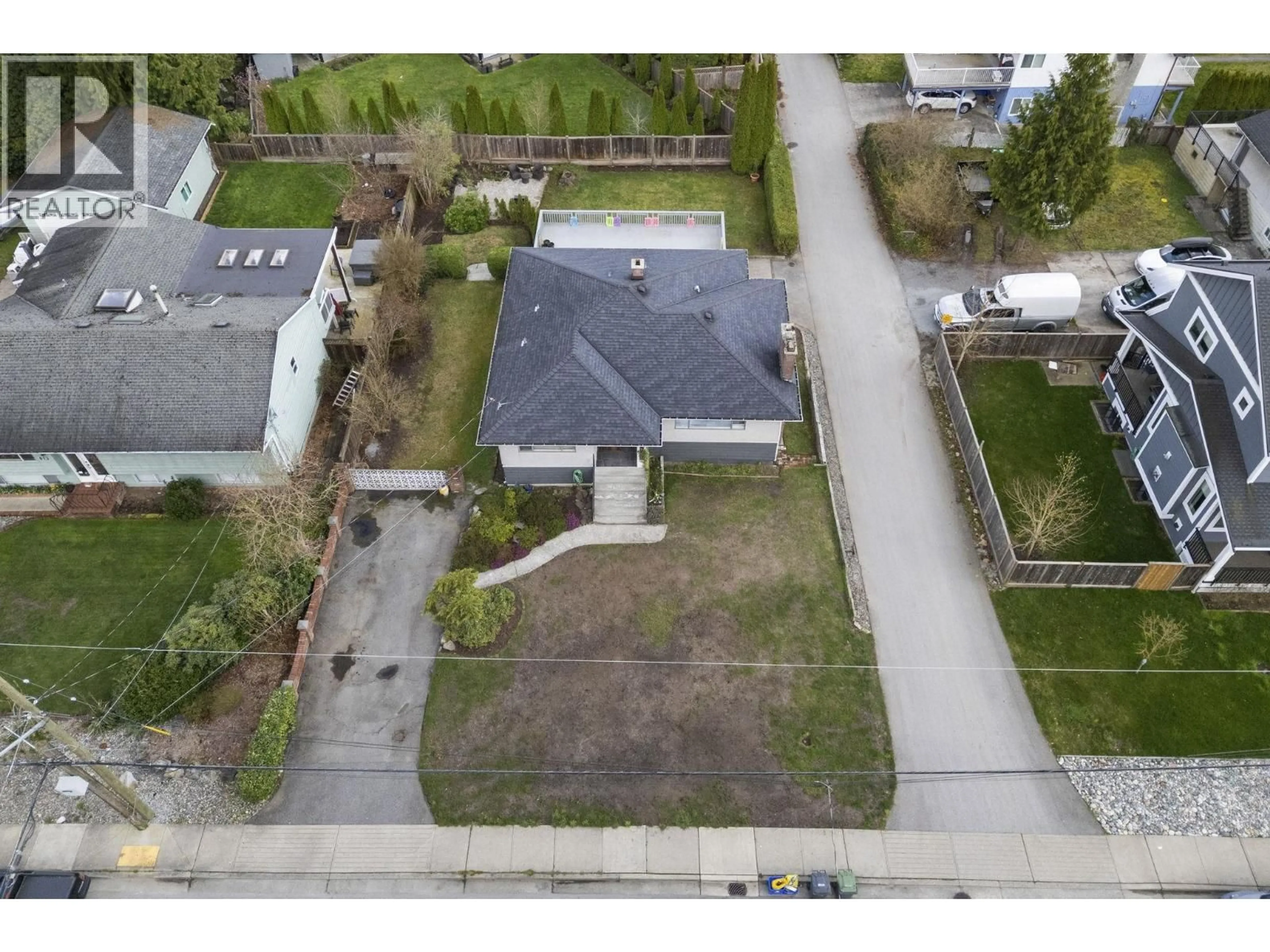 A pic from outside/outdoor area/front of a property/back of a property/a pic from drone, street for 809 PORTER STREET, Coquitlam British Columbia V3J5B9