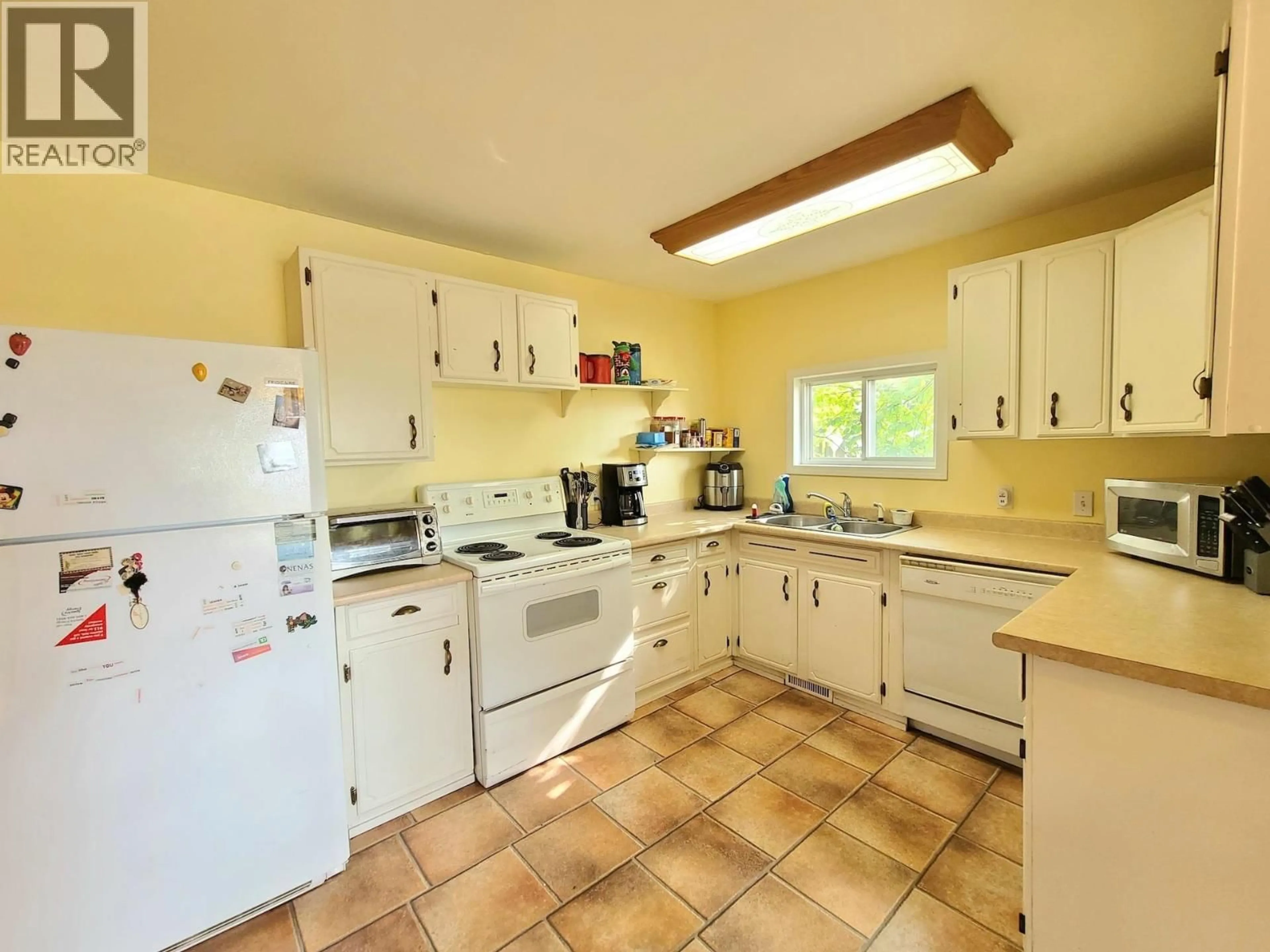 Standard kitchen, ceramic/tile floor for 10855 102 STREET, Taylor British Columbia V0C2K0