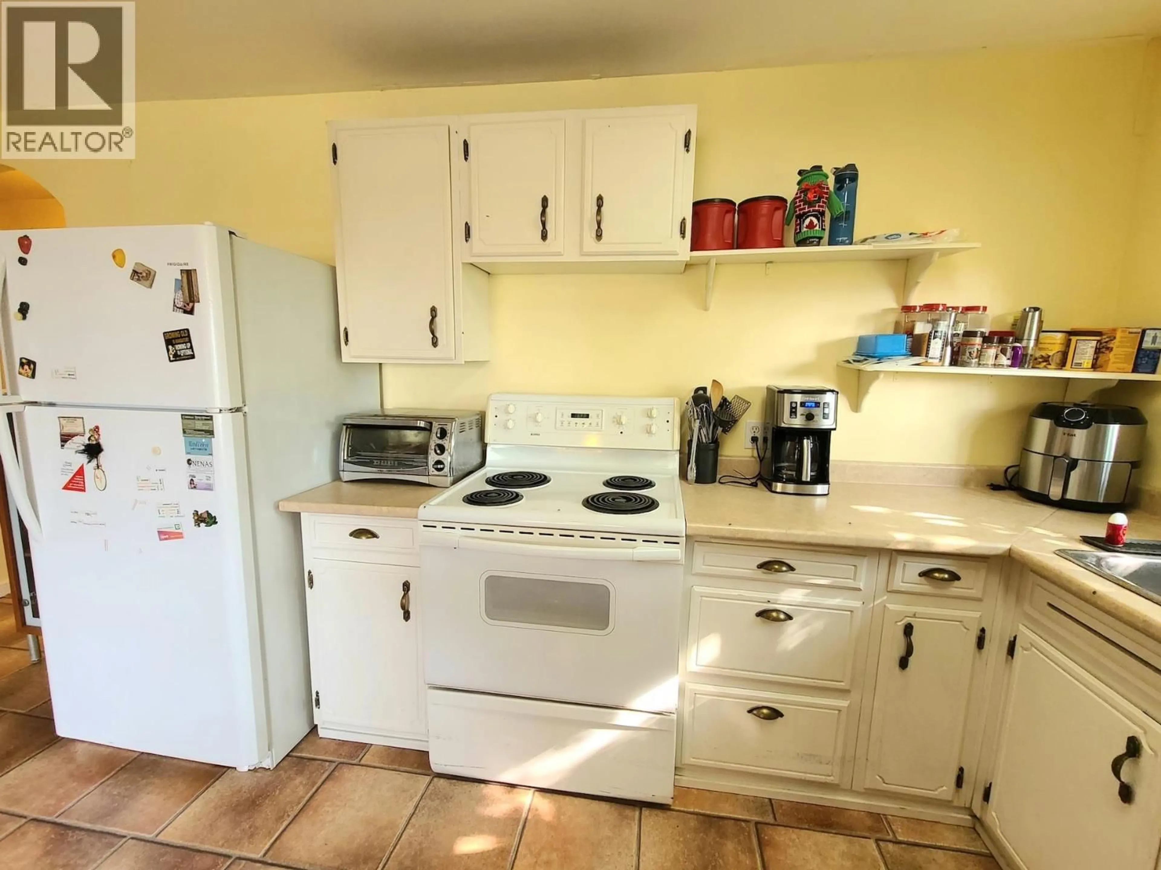 Standard kitchen, unknown for 10855 102 STREET, Taylor British Columbia V0C2K0