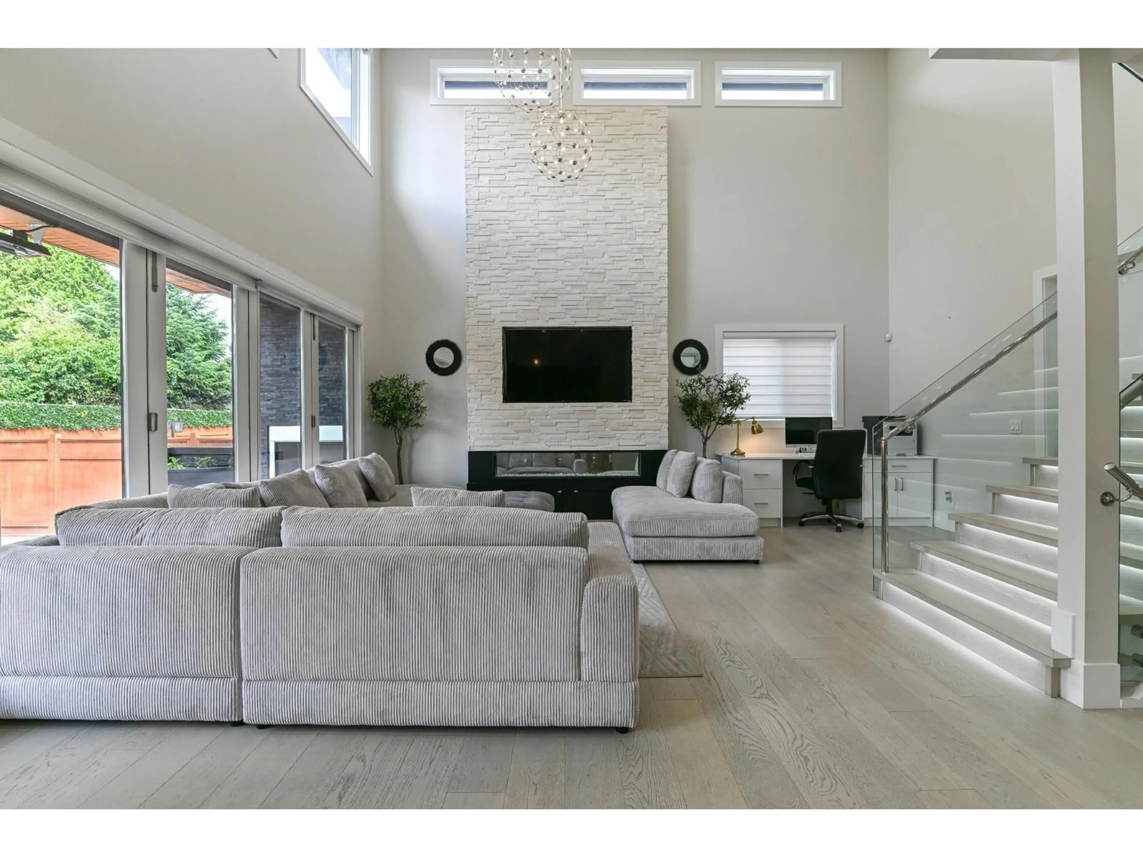 Living room with furniture, unknown for 2305 LYNDEN, Abbotsford British Columbia V2T3B8