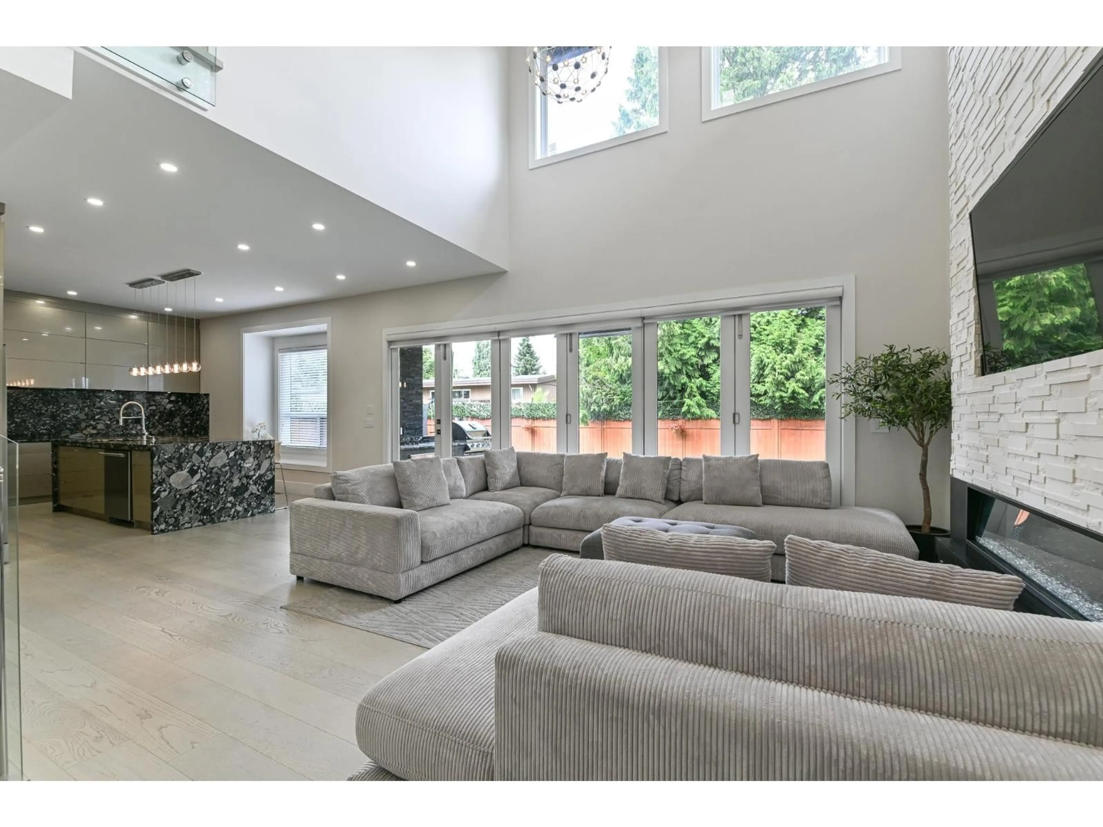 Living room with furniture, unknown for 2305 LYNDEN, Abbotsford British Columbia V2T3B8