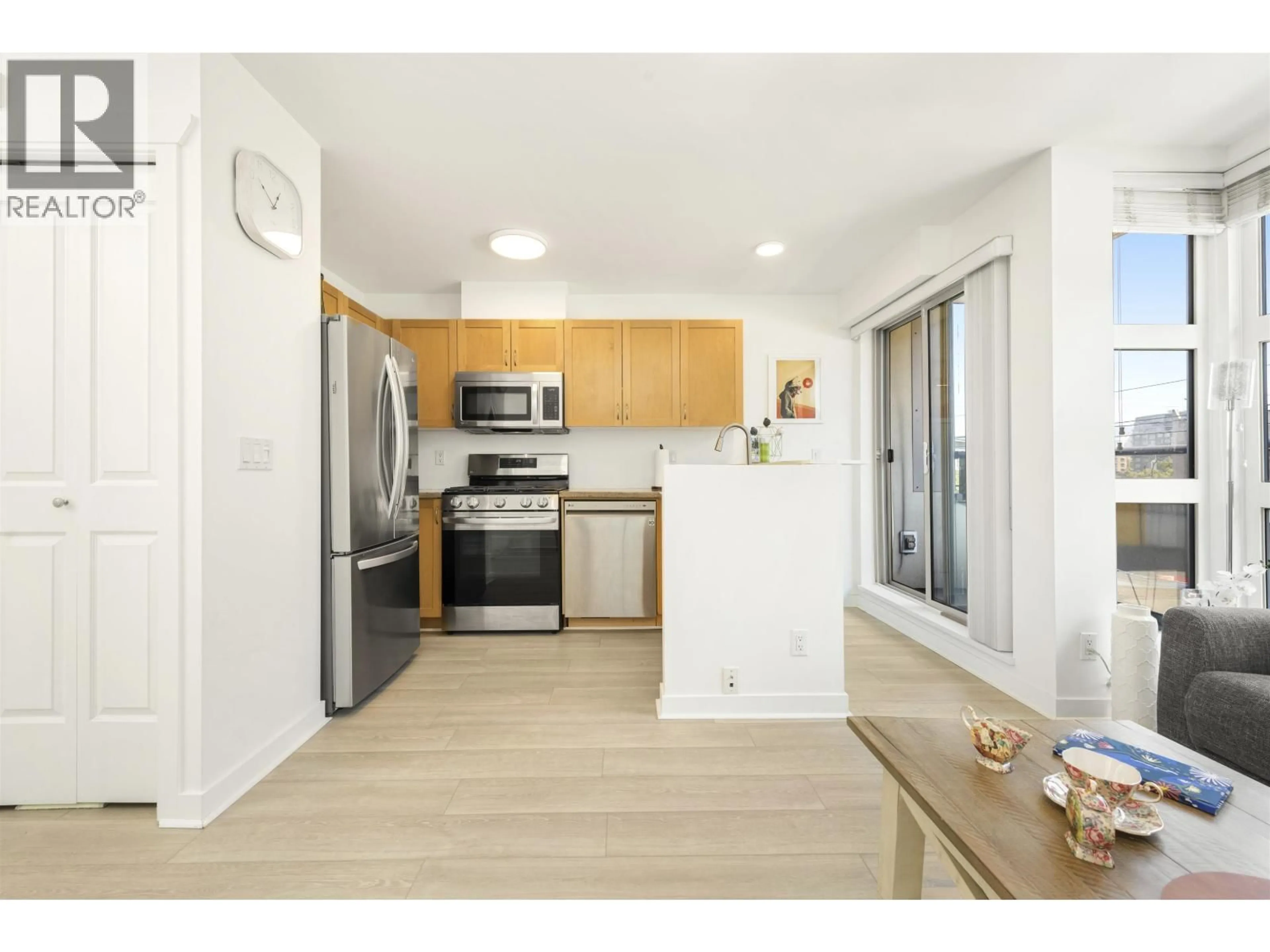 Standard kitchen, unknown for 11 - 618 6TH AVENUE, Vancouver British Columbia V5Z1A3
