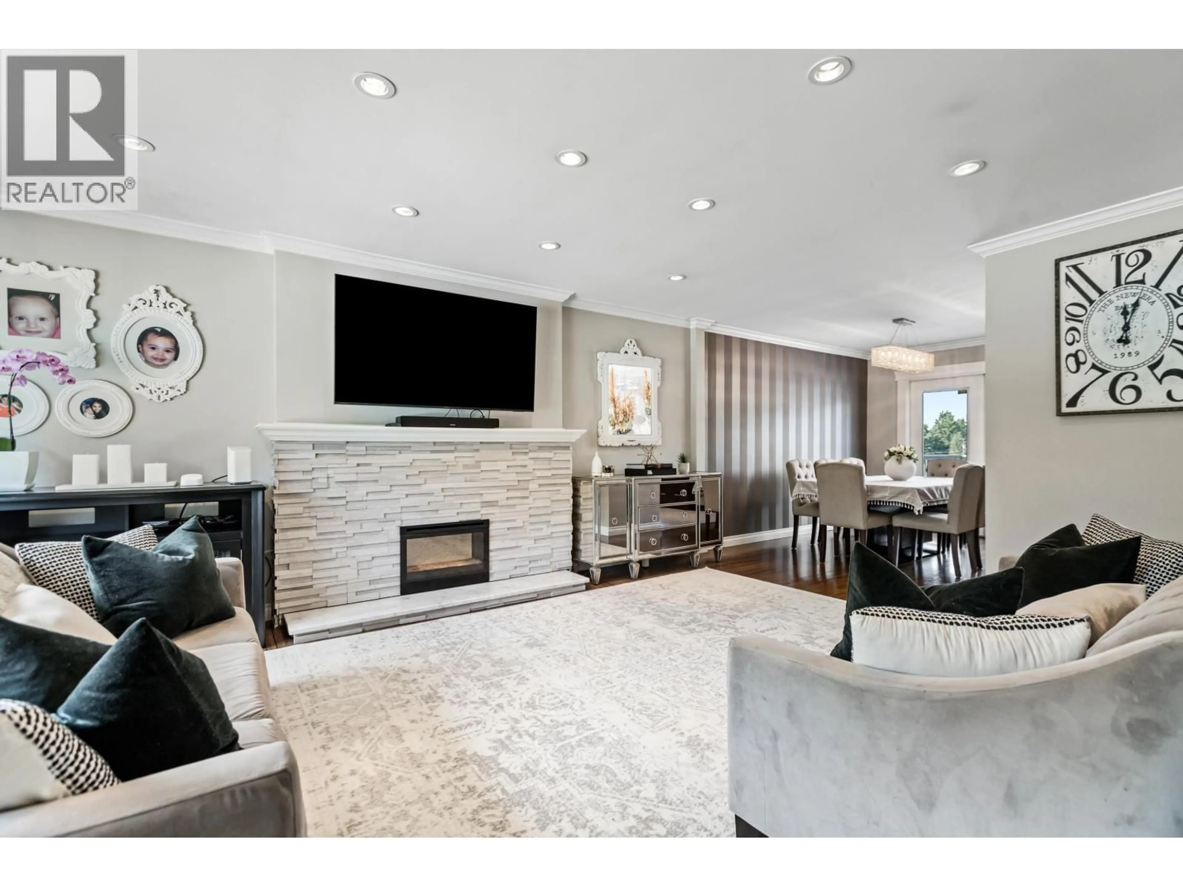Living room with furniture, unknown for 672 WILMOT STREET, Coquitlam British Columbia V3J6P4