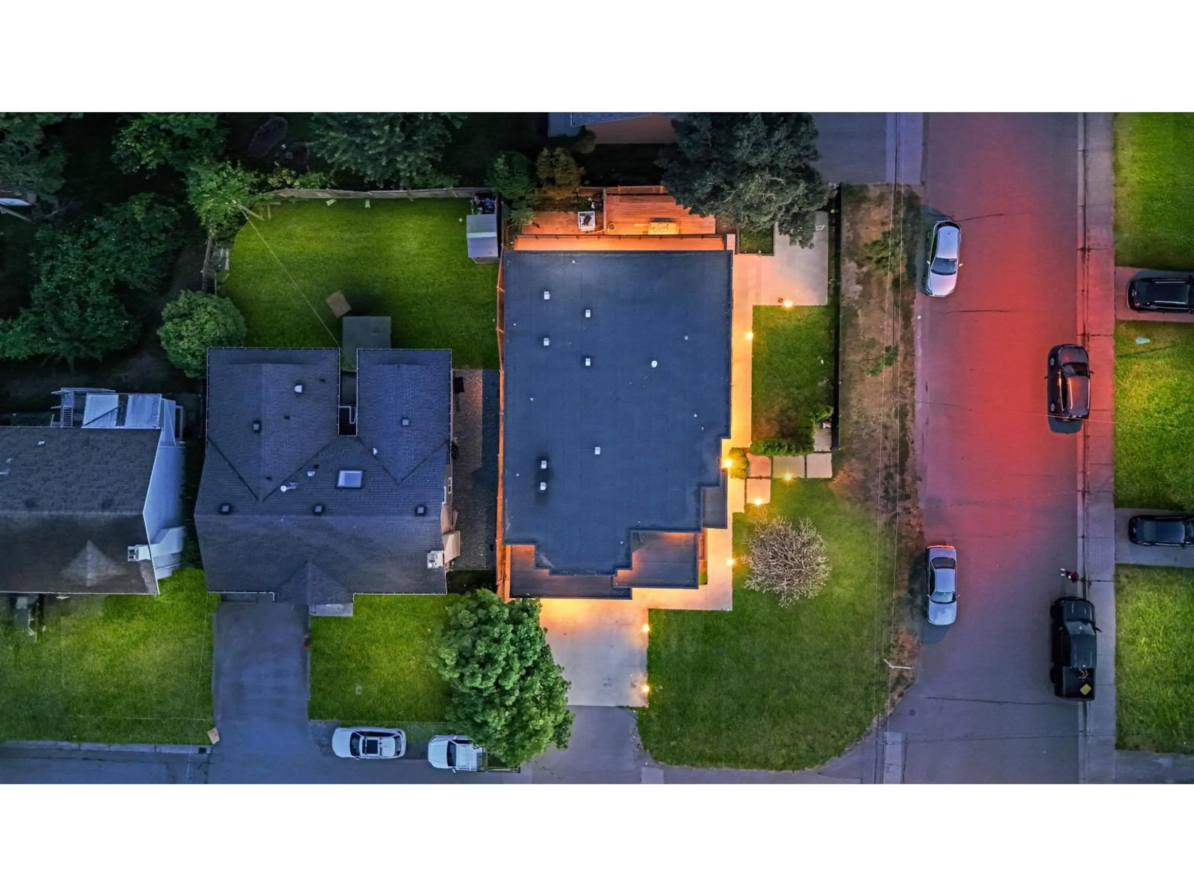 A pic from outside/outdoor area/front of a property/back of a property/a pic from drone, street for 1440 MAPLE, White Rock British Columbia V4B4N2