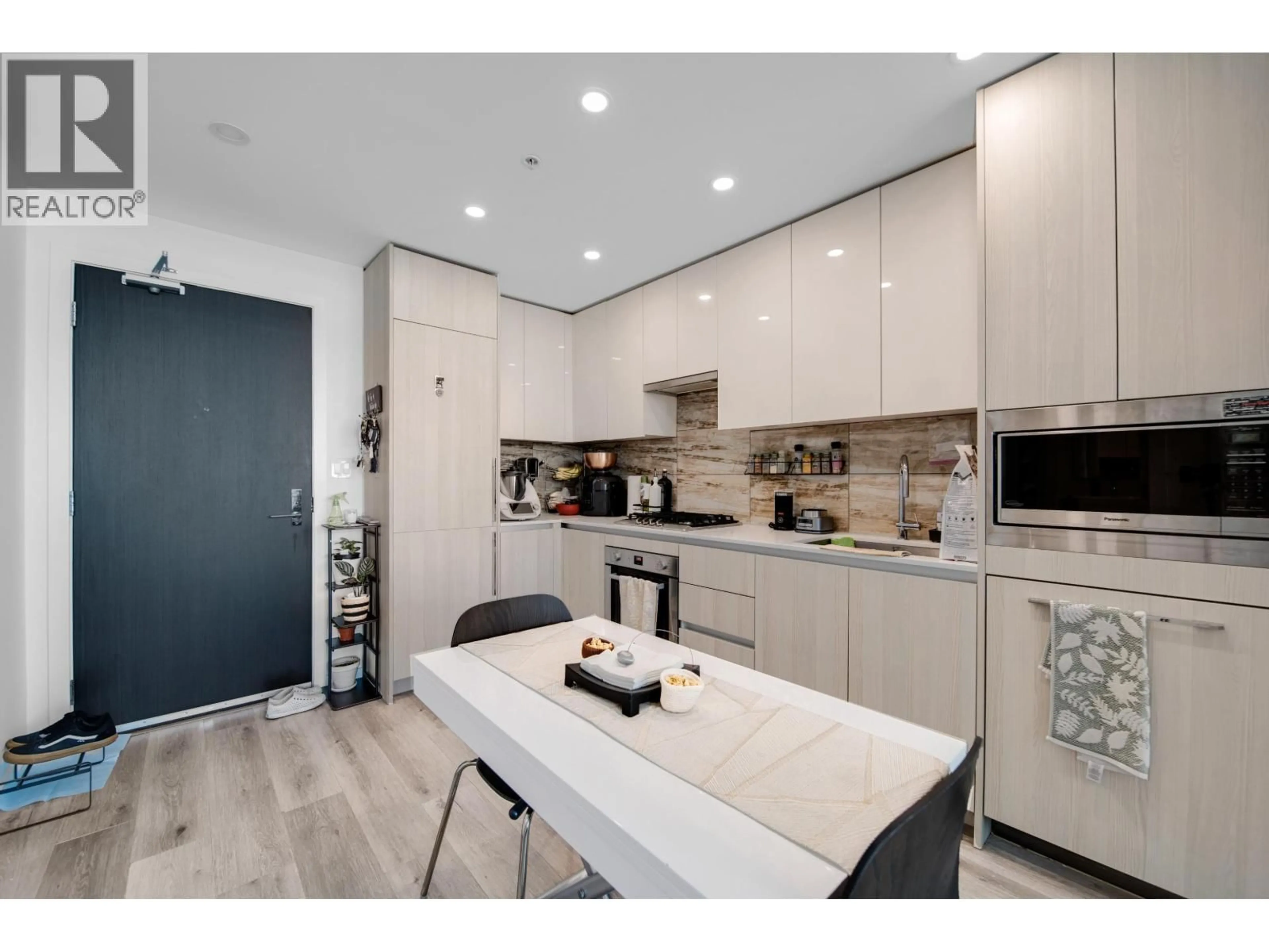 Open concept kitchen, unknown for 1308 - 1888 GILMORE AVENUE, Burnaby British Columbia V5C0L2
