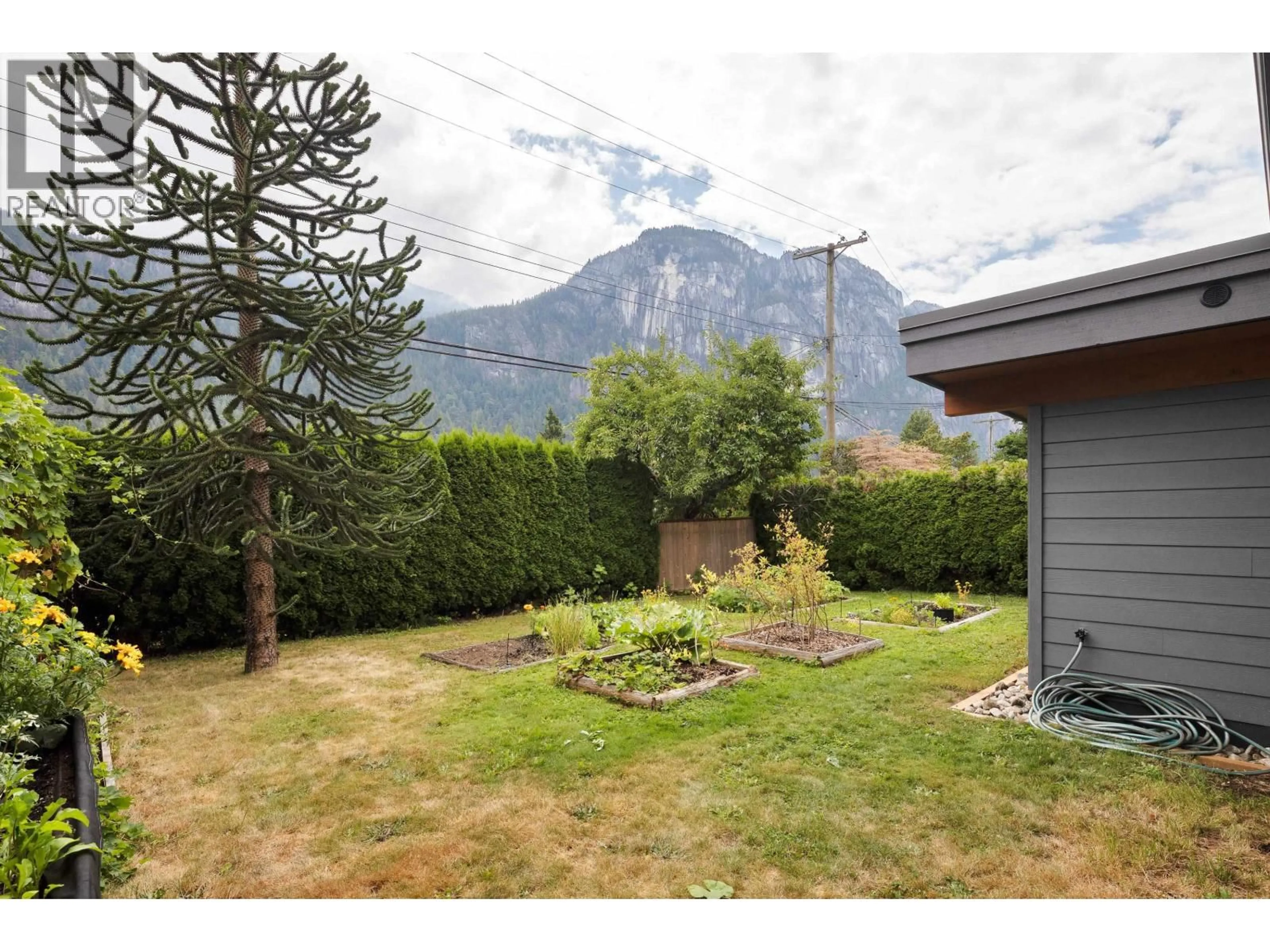 Patio, mountain view for 38137 WESTWAY AVENUE, Squamish British Columbia V8B0X6