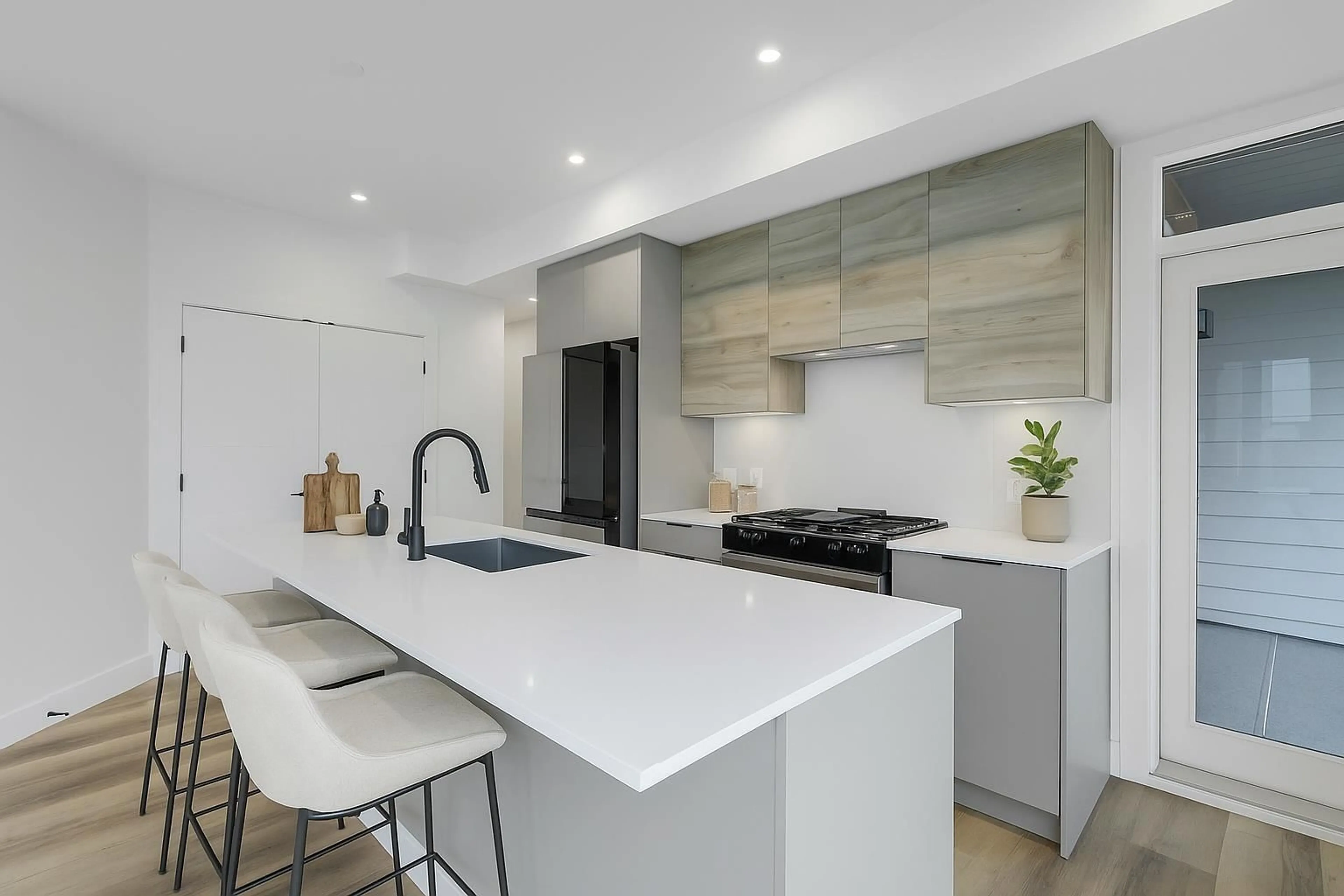 Contemporary kitchen, unknown for 312 - 30494 CARDINAL, Abbotsford British Columbia V2T0A5