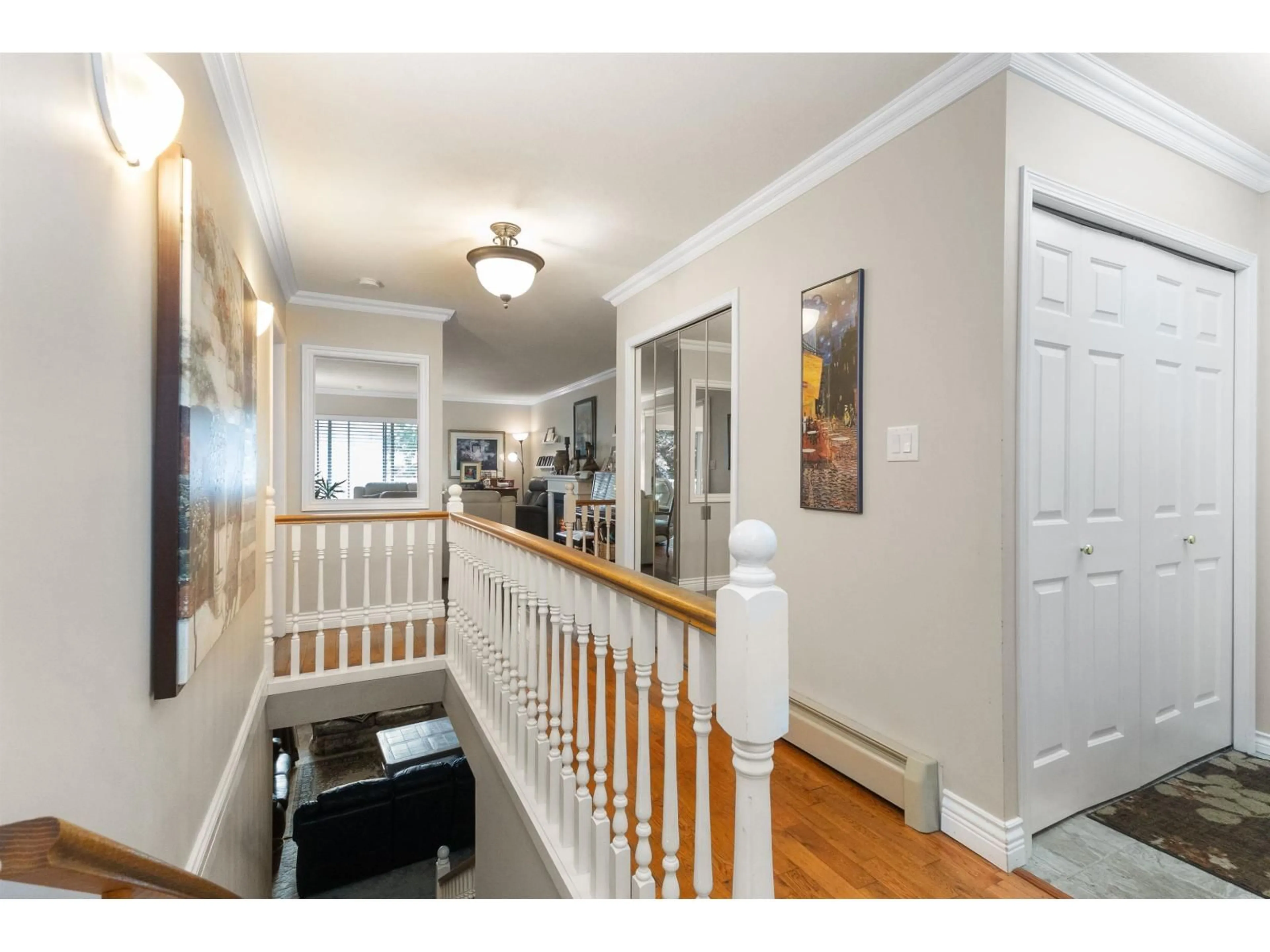 Indoor entryway for 9 - 3054 TRAFALGAR, Abbotsford British Columbia V2S7X6
