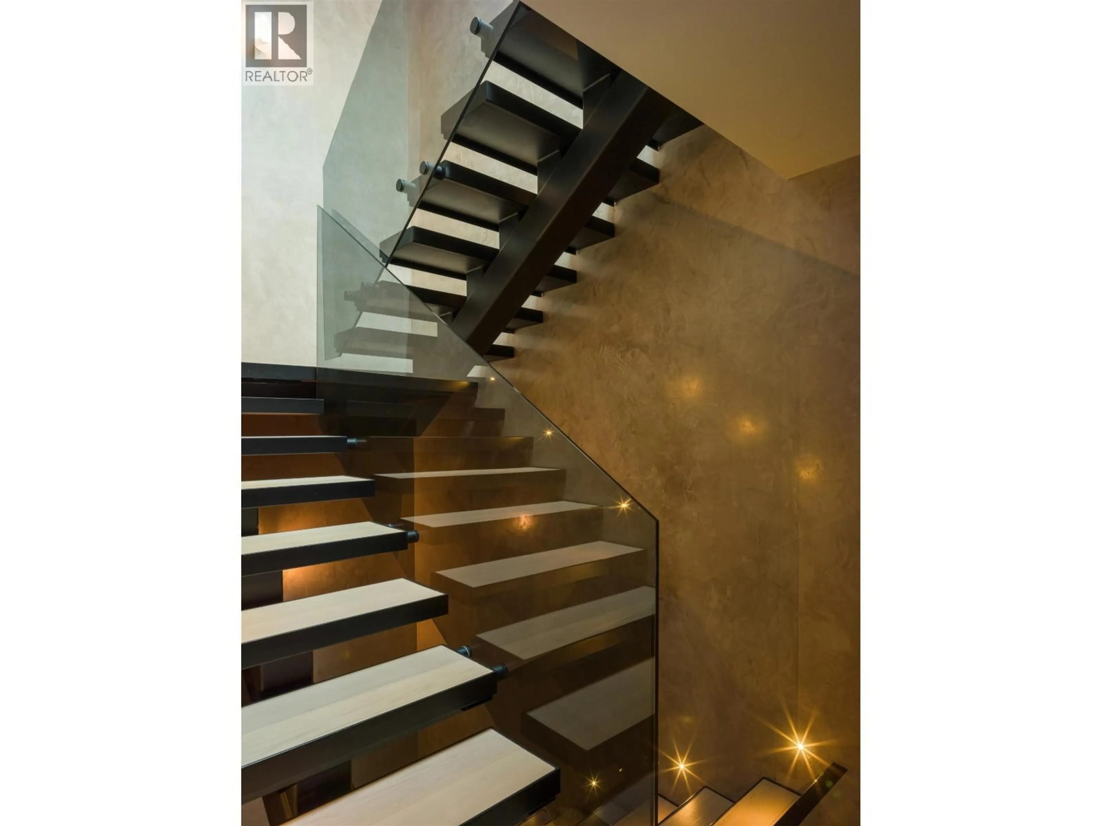 Stairs for PH1 - 1480 HOWE STREET, Vancouver British Columbia V6Z0G5