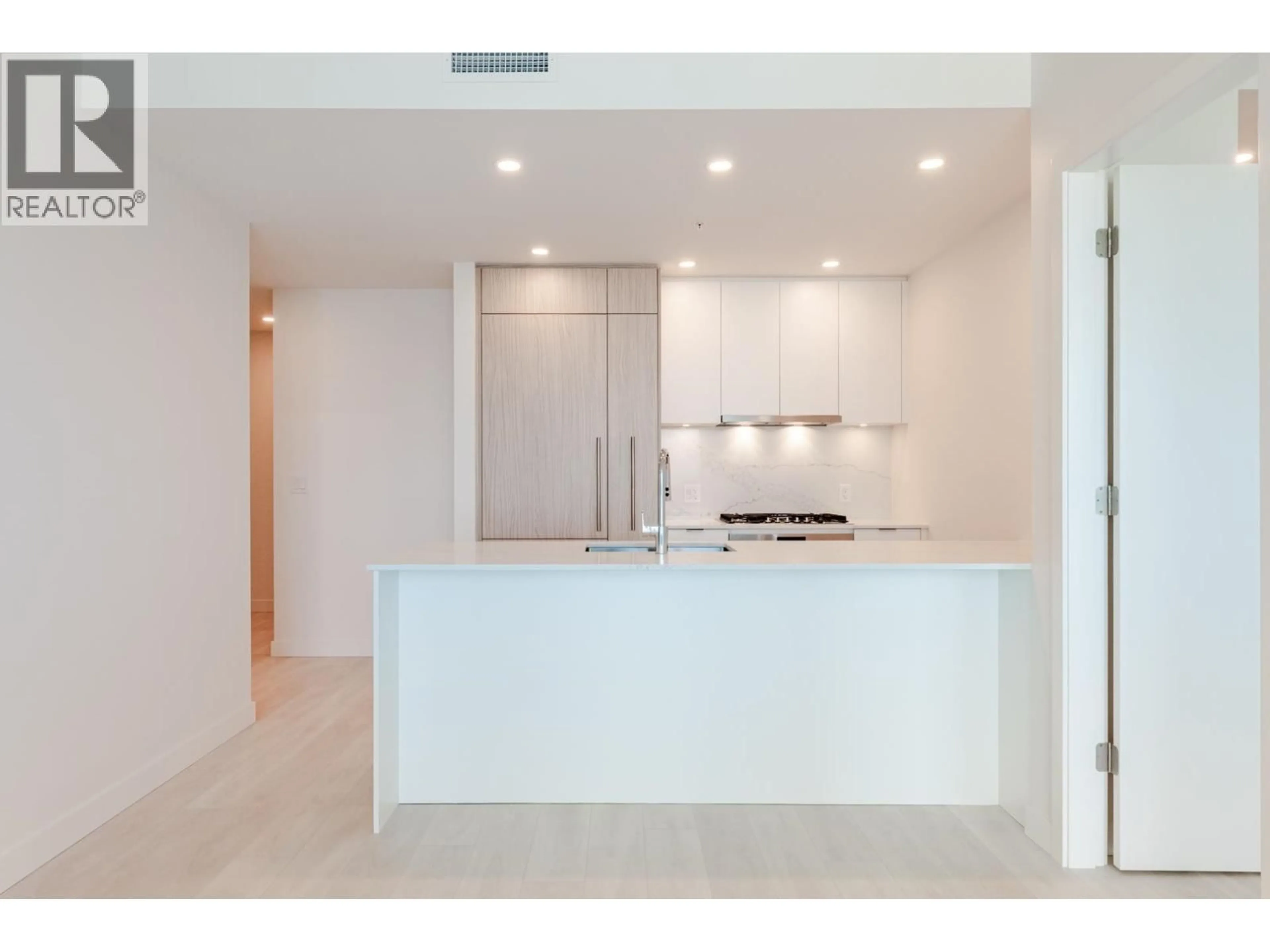 Open concept kitchen, ceramic/tile floor for 2407 - 537 COTTONWOOD AVENUE, Coquitlam British Columbia V3J0S4
