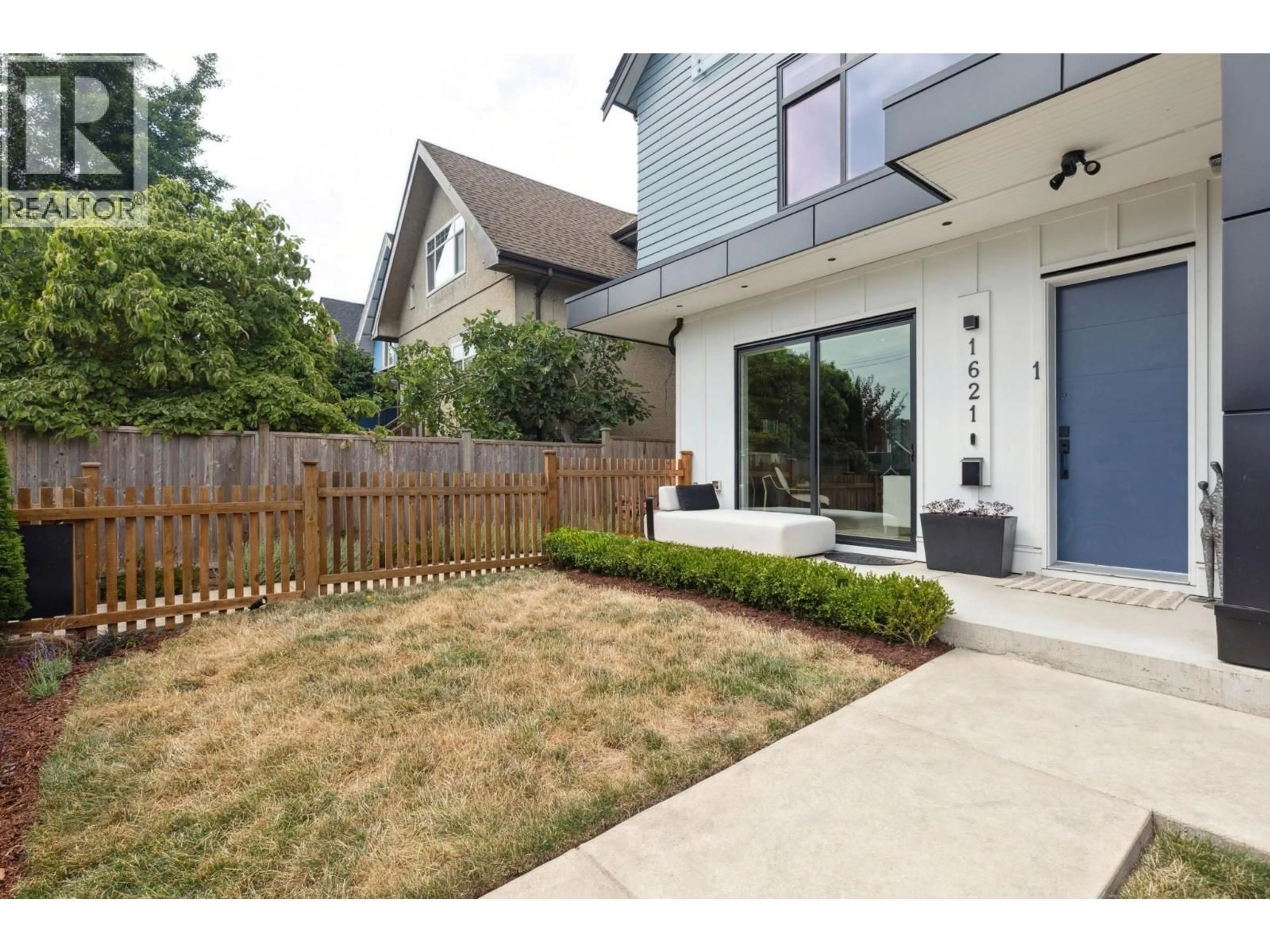 Patio, street for 1 - 1621 11TH AVENUE, Vancouver British Columbia V5N1Y8
