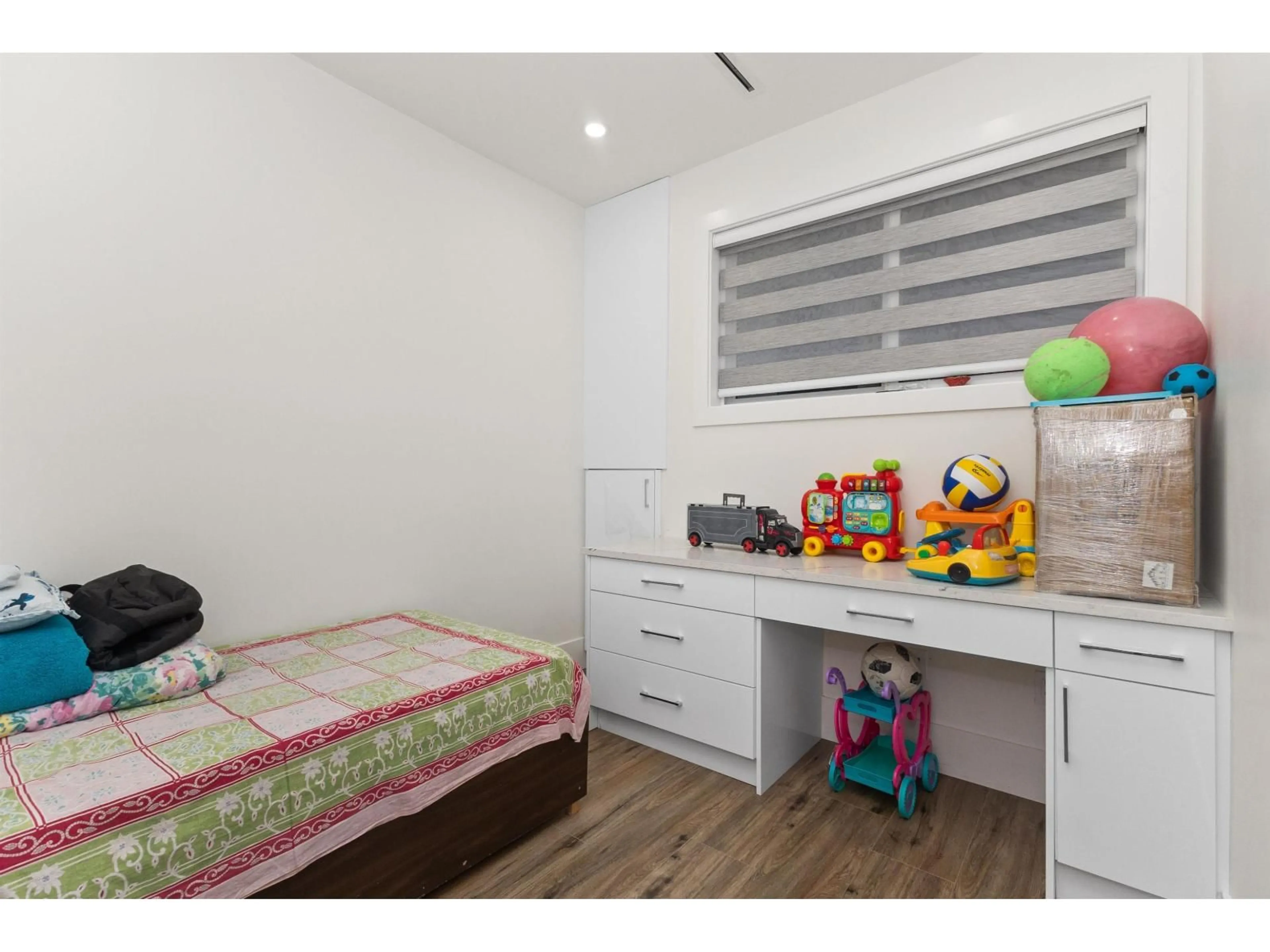 A pic of a room for 2357 ALDER, Abbotsford British Columbia V2T2N6